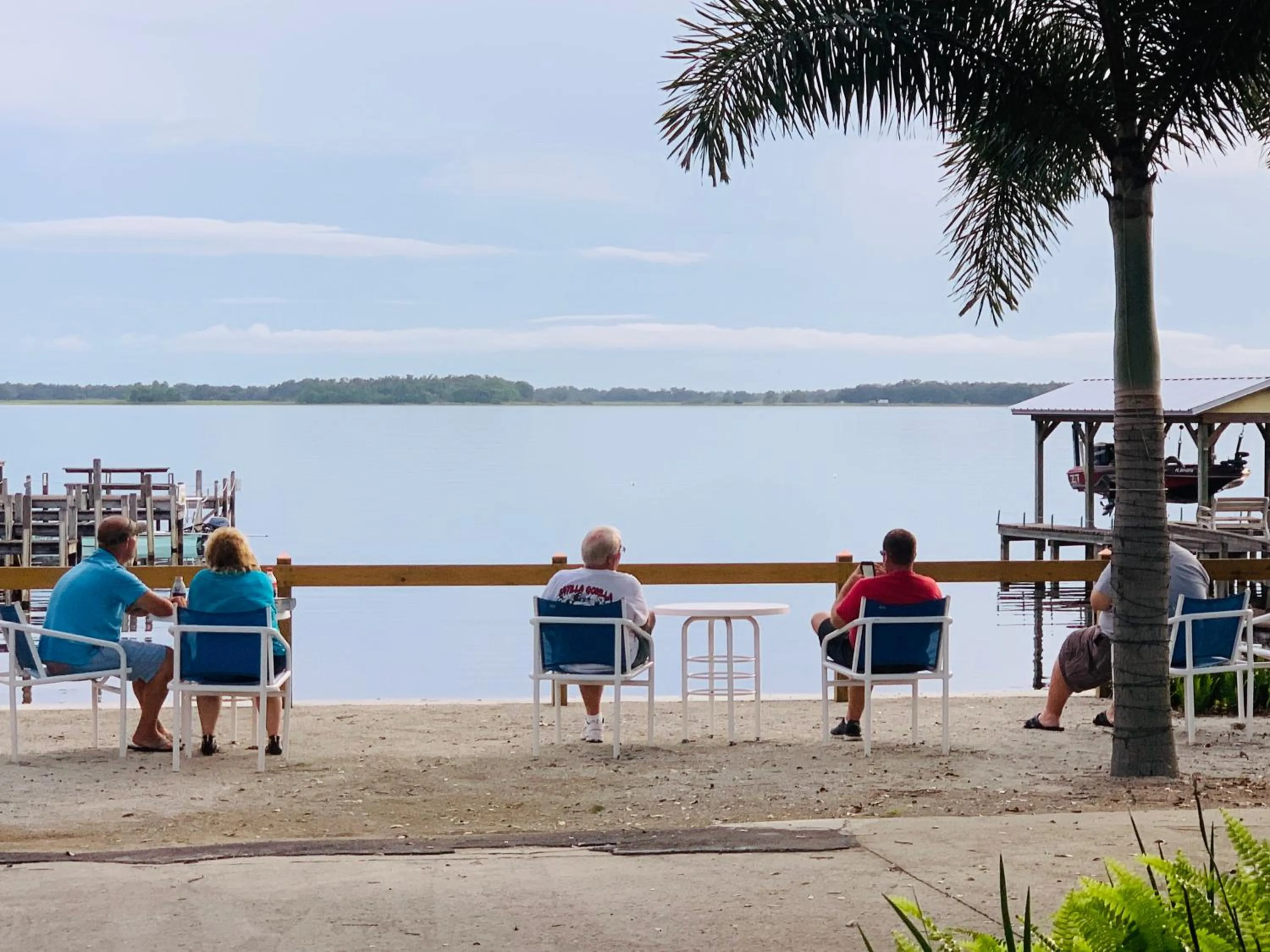 Lakeside Inn and Cafe