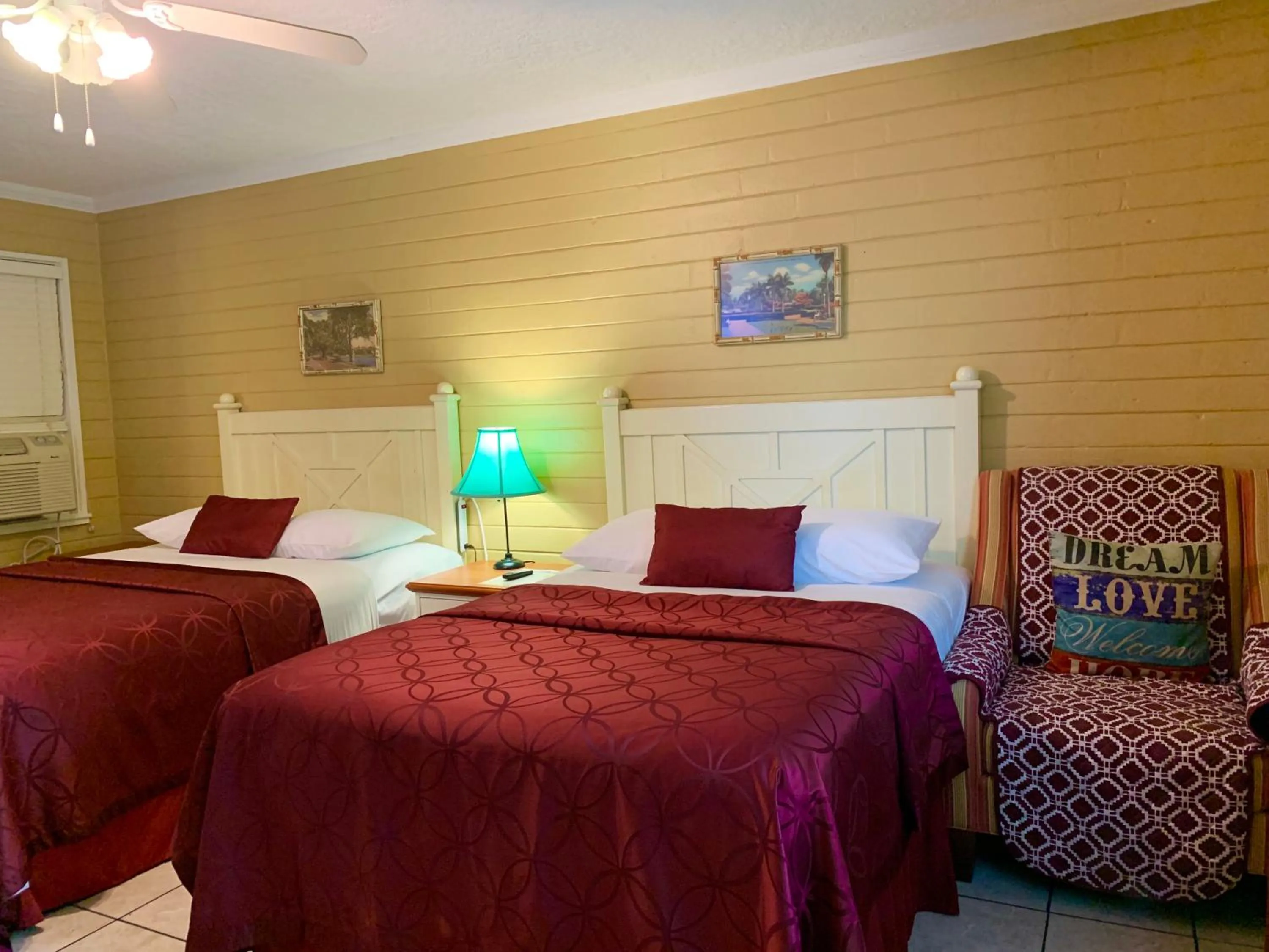 Lakeside Inn and Cafe