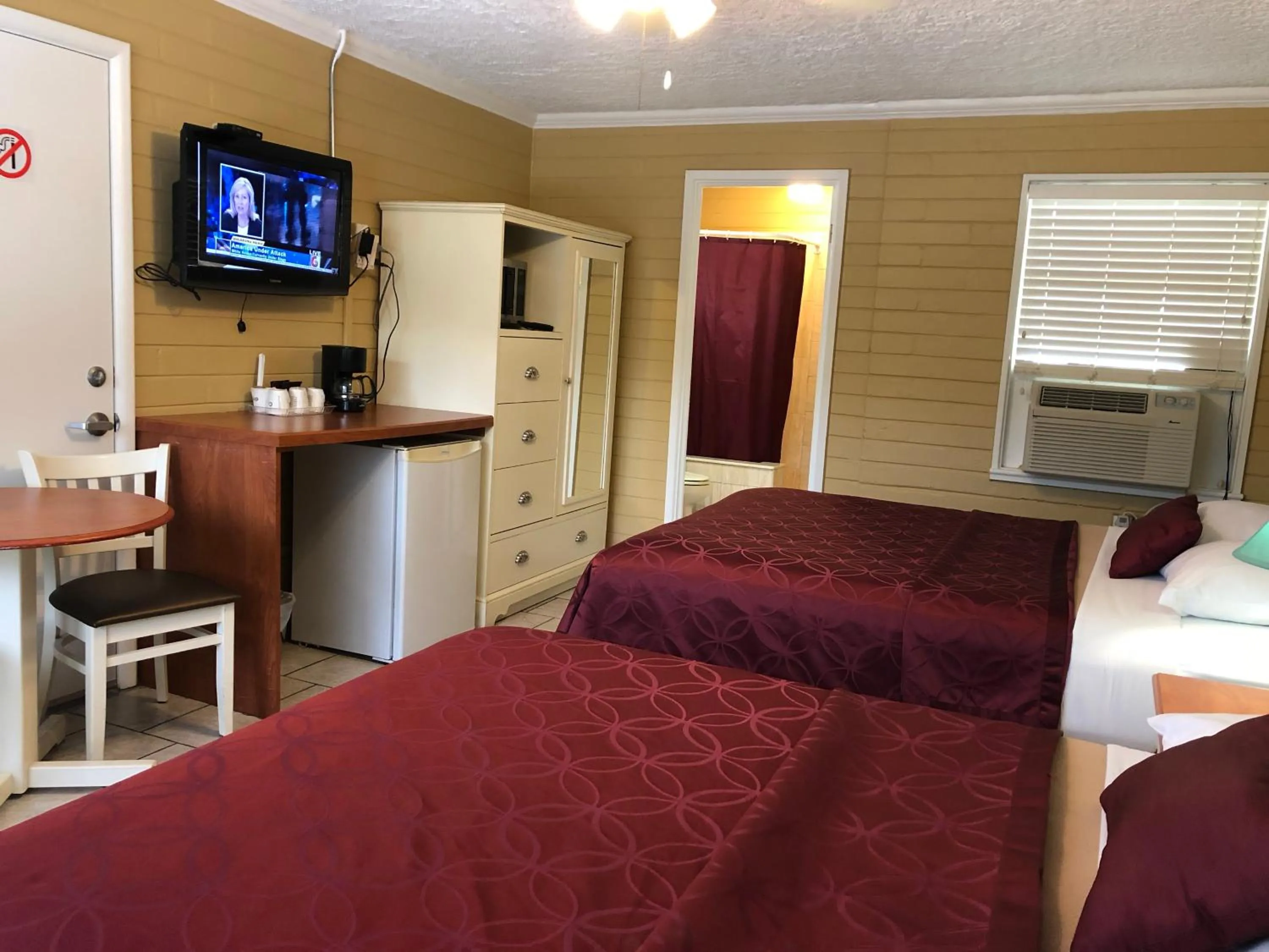 Lakeside Inn and Cafe