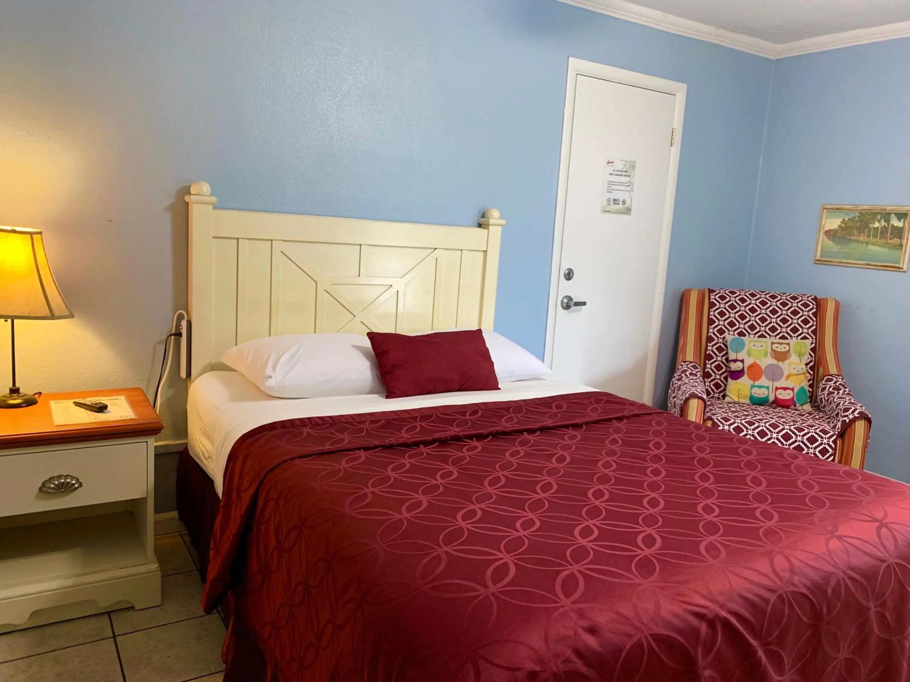 Lakeside Inn and Cafe