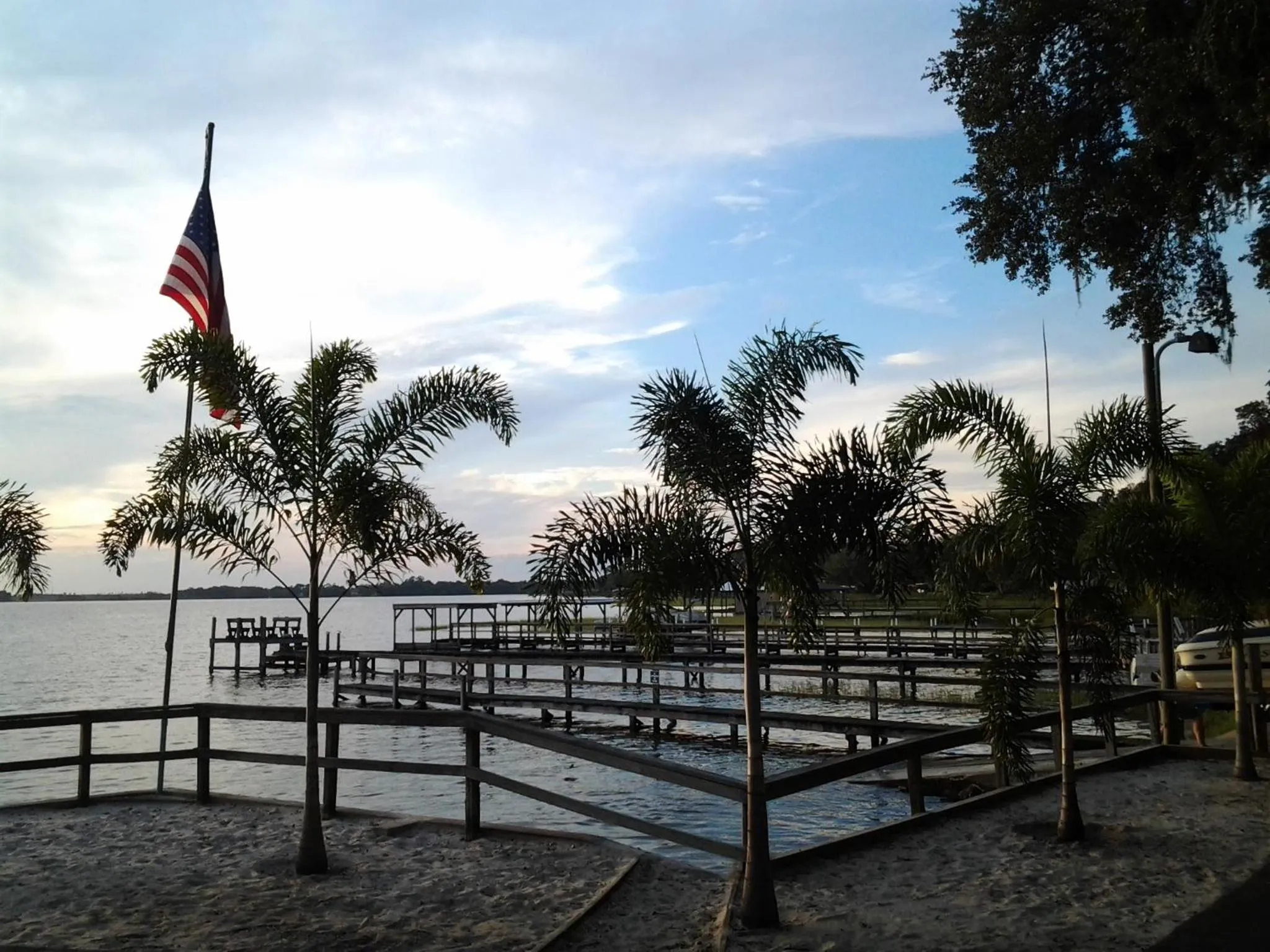 Facade/entrance in Lakeside Inn and Cafe