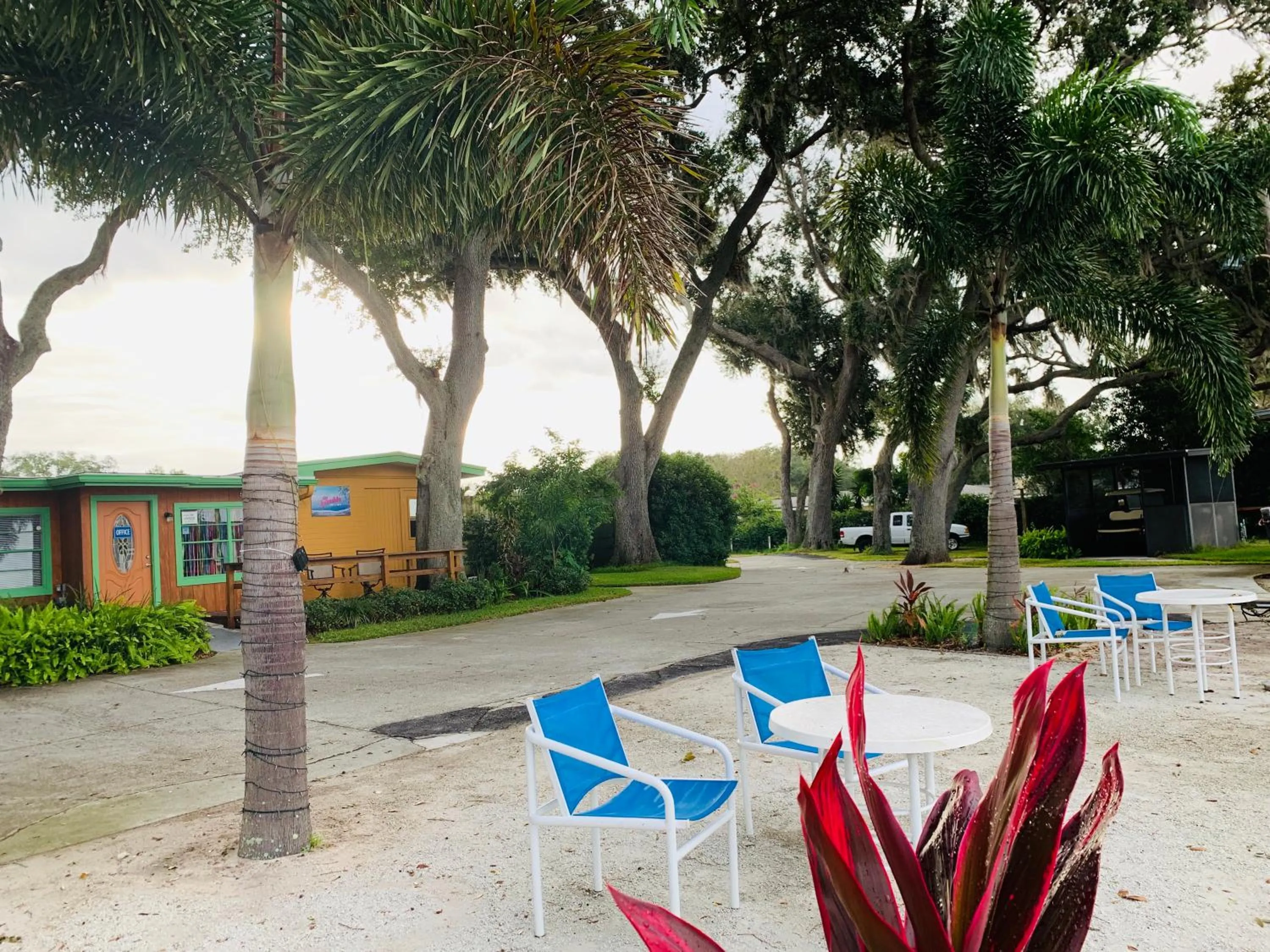 Lakeside Inn and Cafe