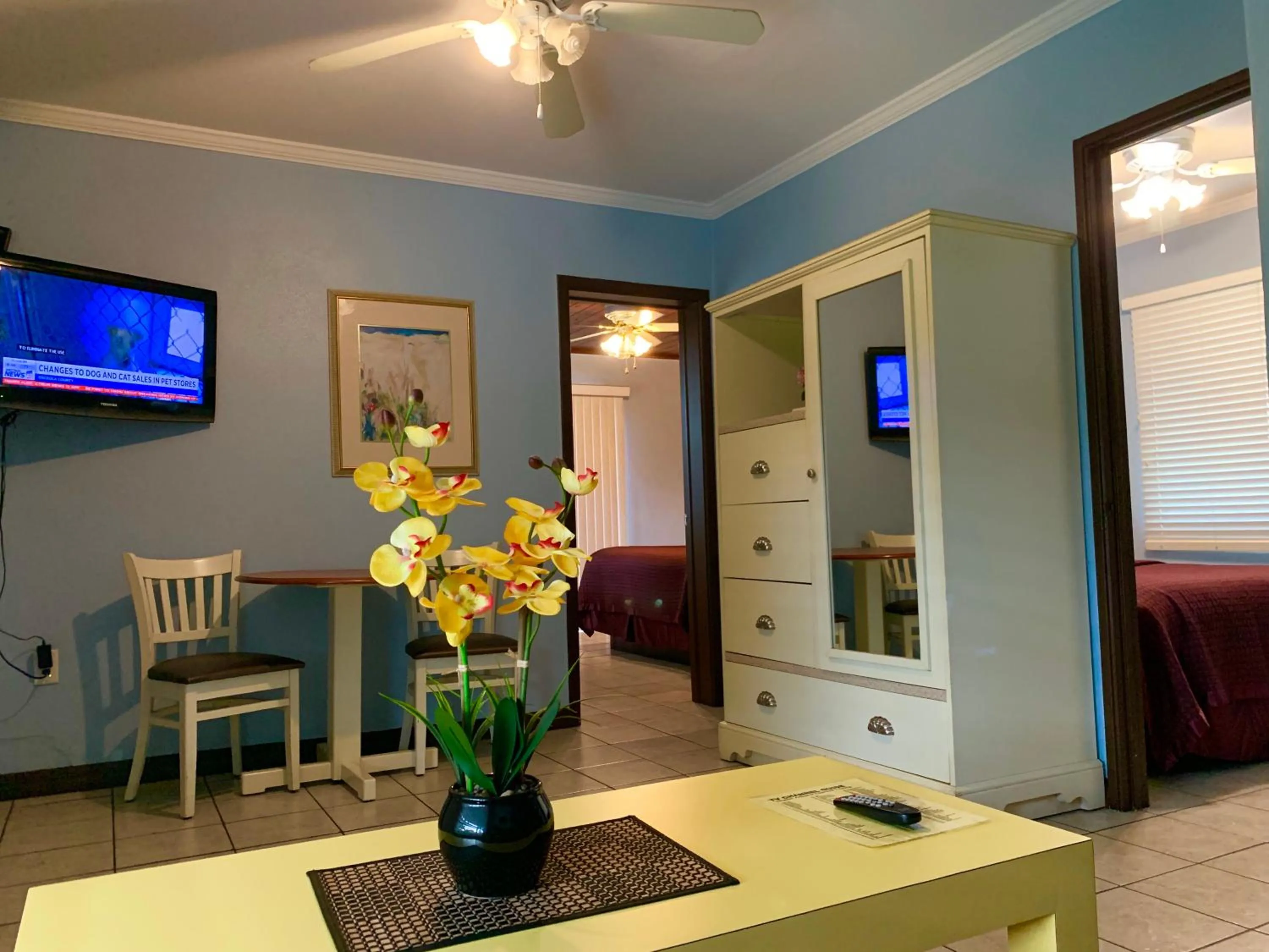 Lakeside Inn and Cafe