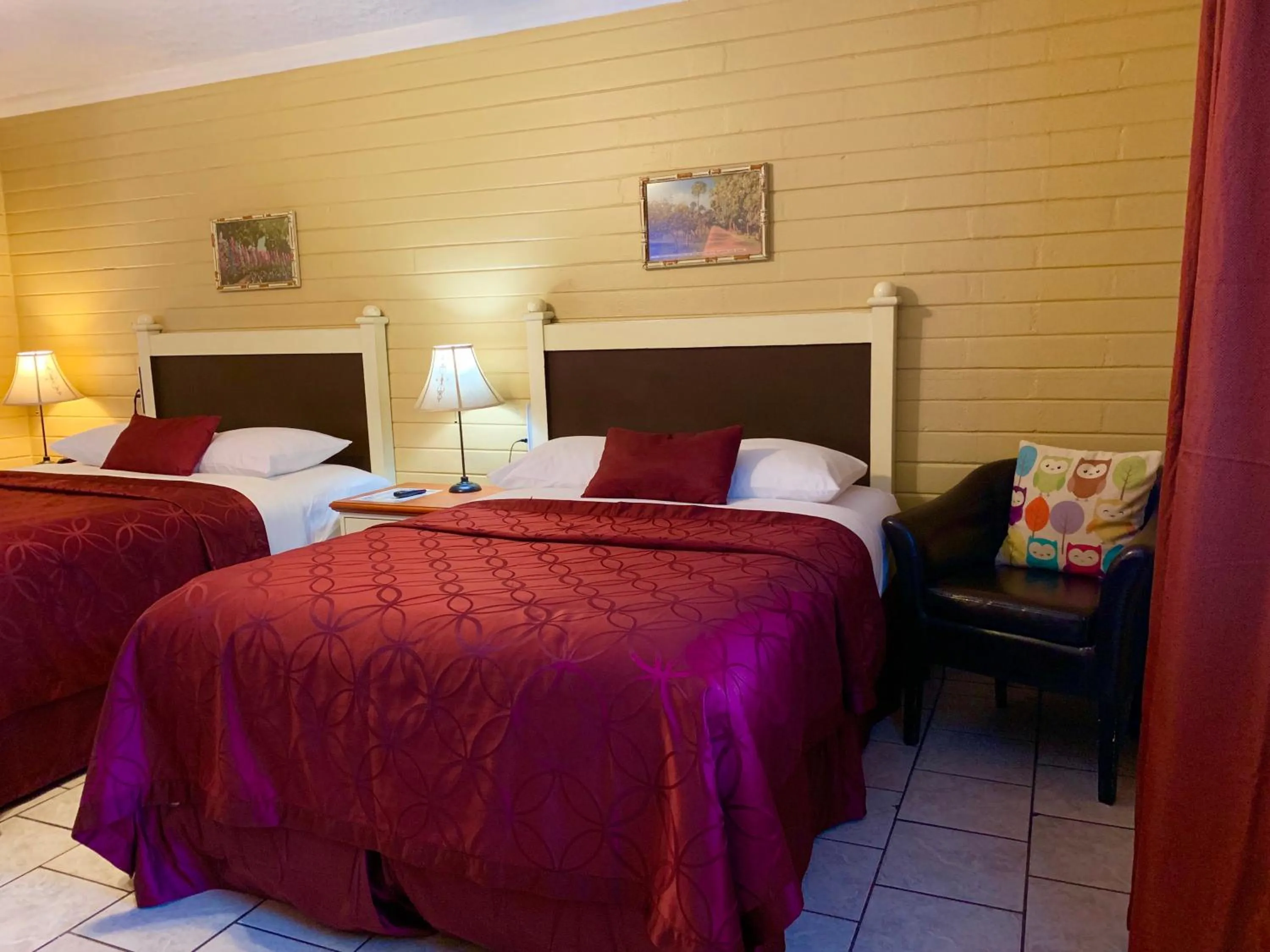 Lakeside Inn and Cafe