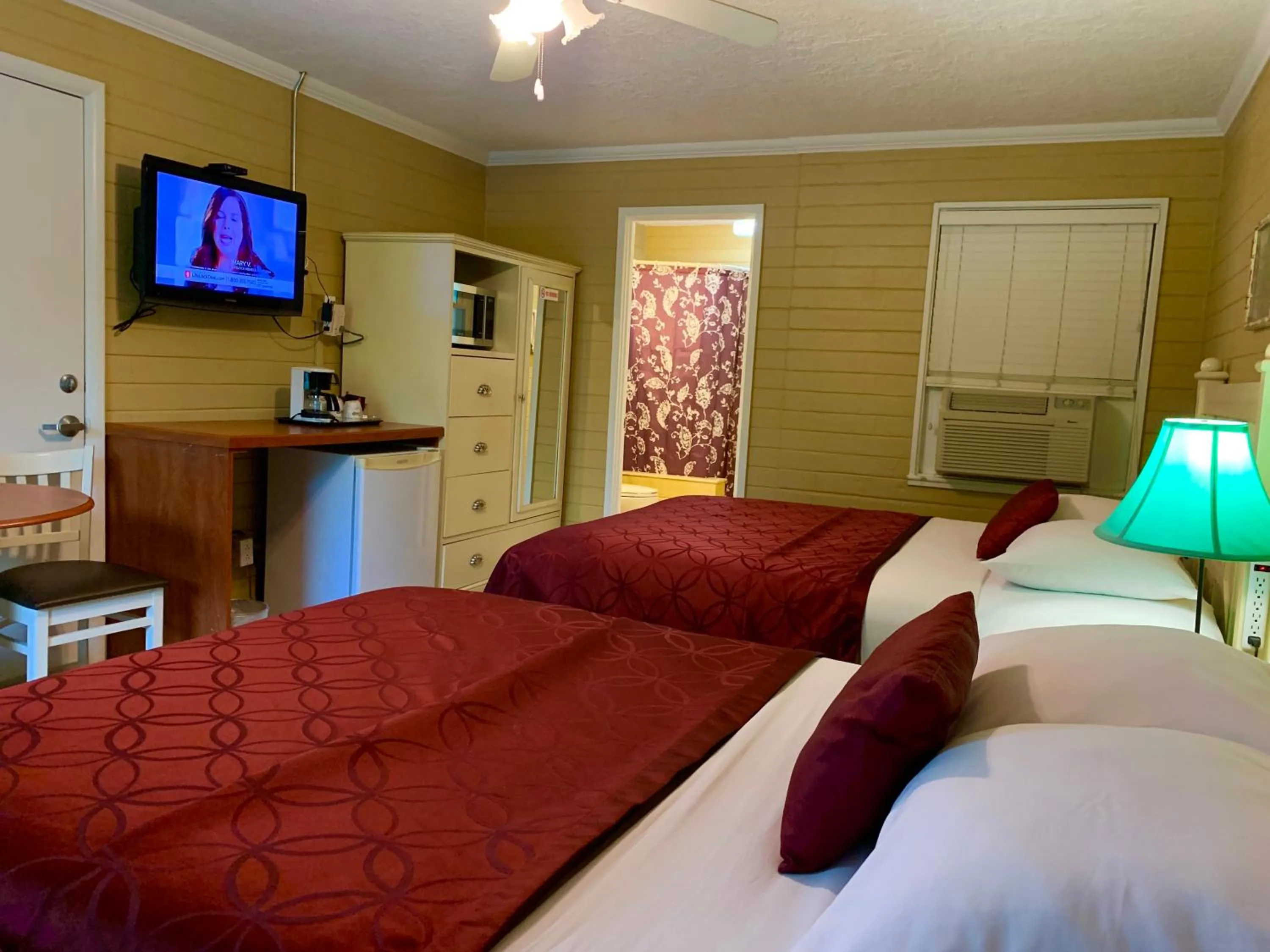 Lakeside Inn and Cafe