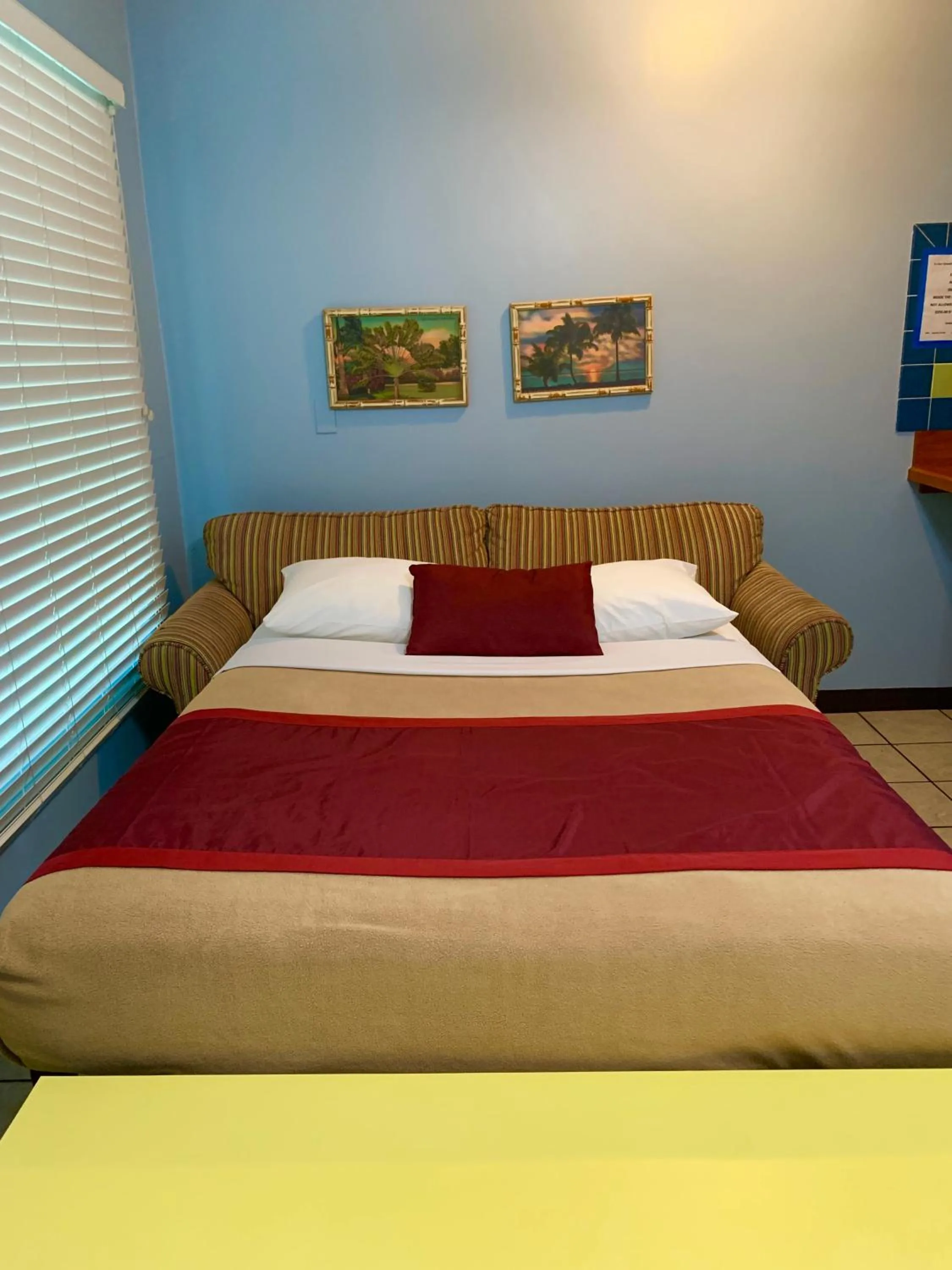 Lakeside Inn and Cafe