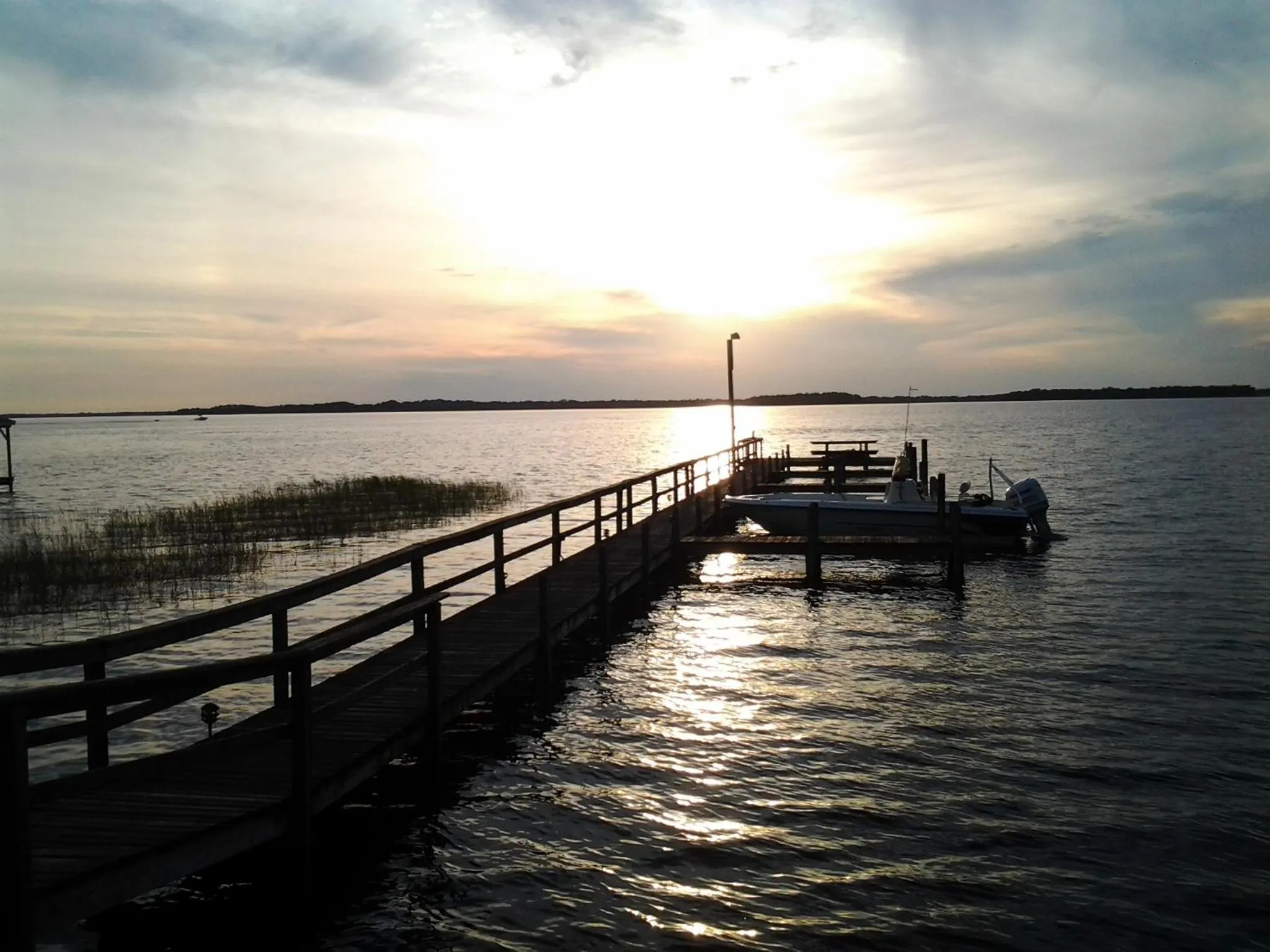 Day in Lakeside Inn and Cafe