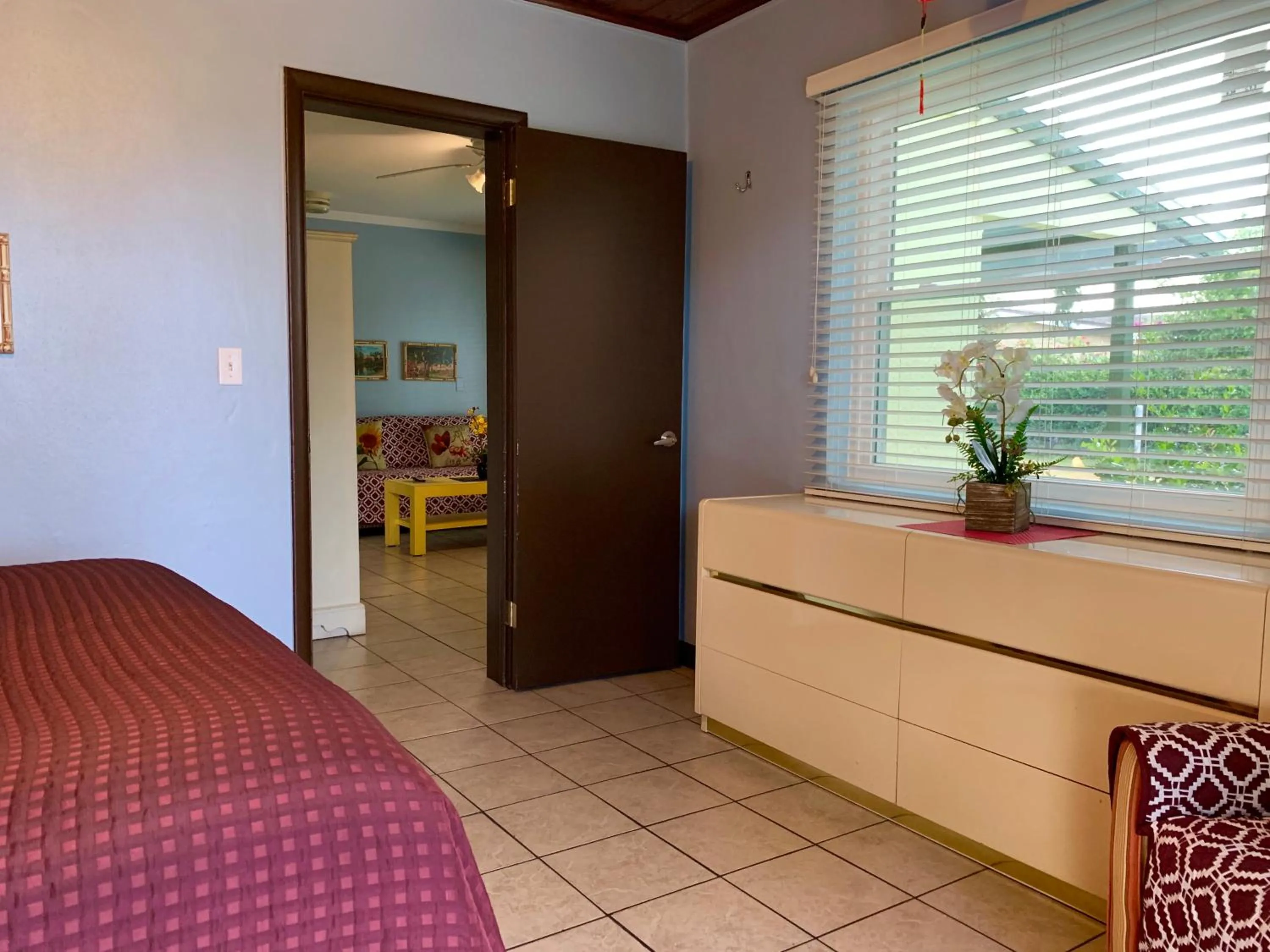 Lakeside Inn and Cafe