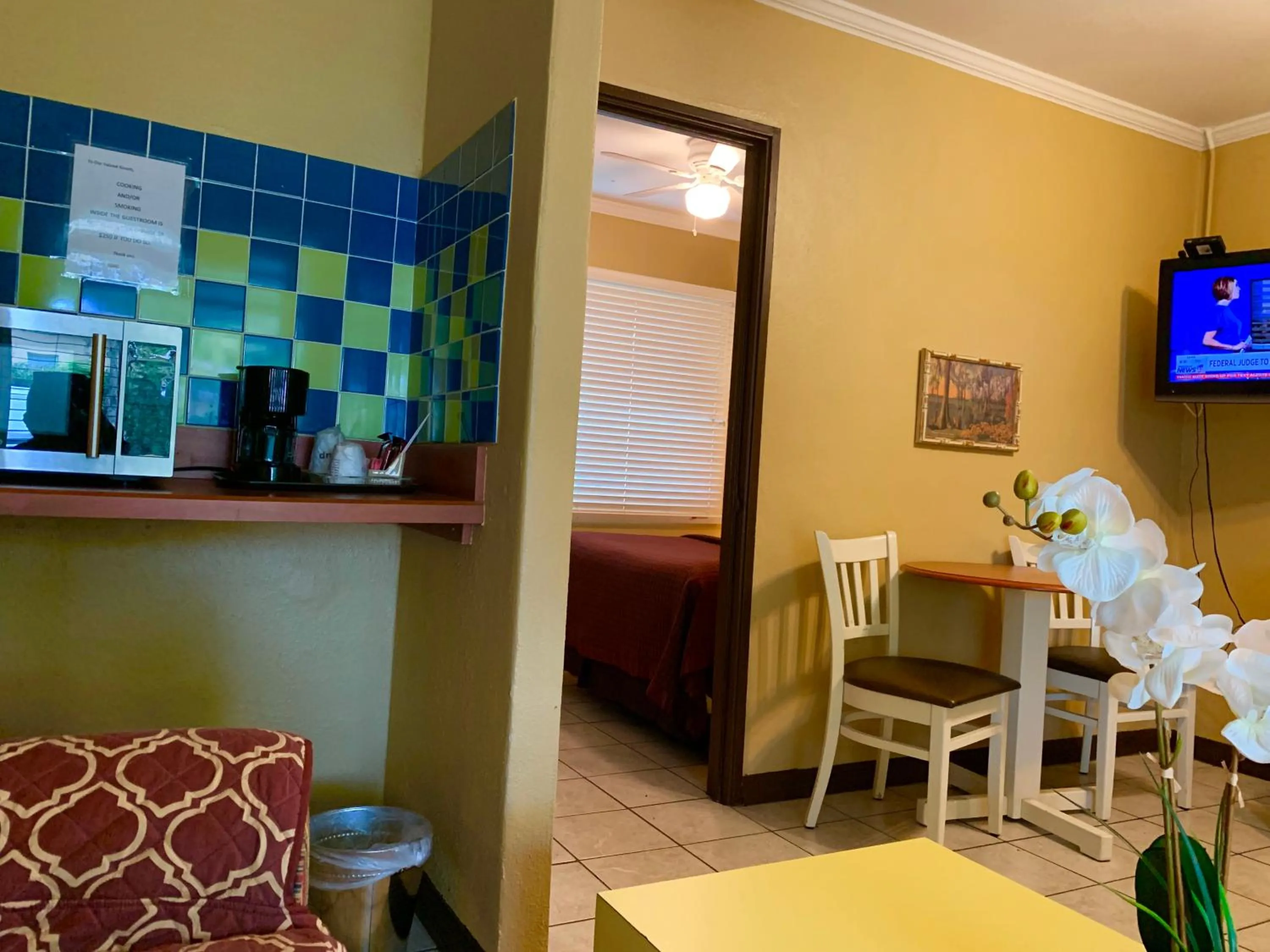 Lakeside Inn and Cafe