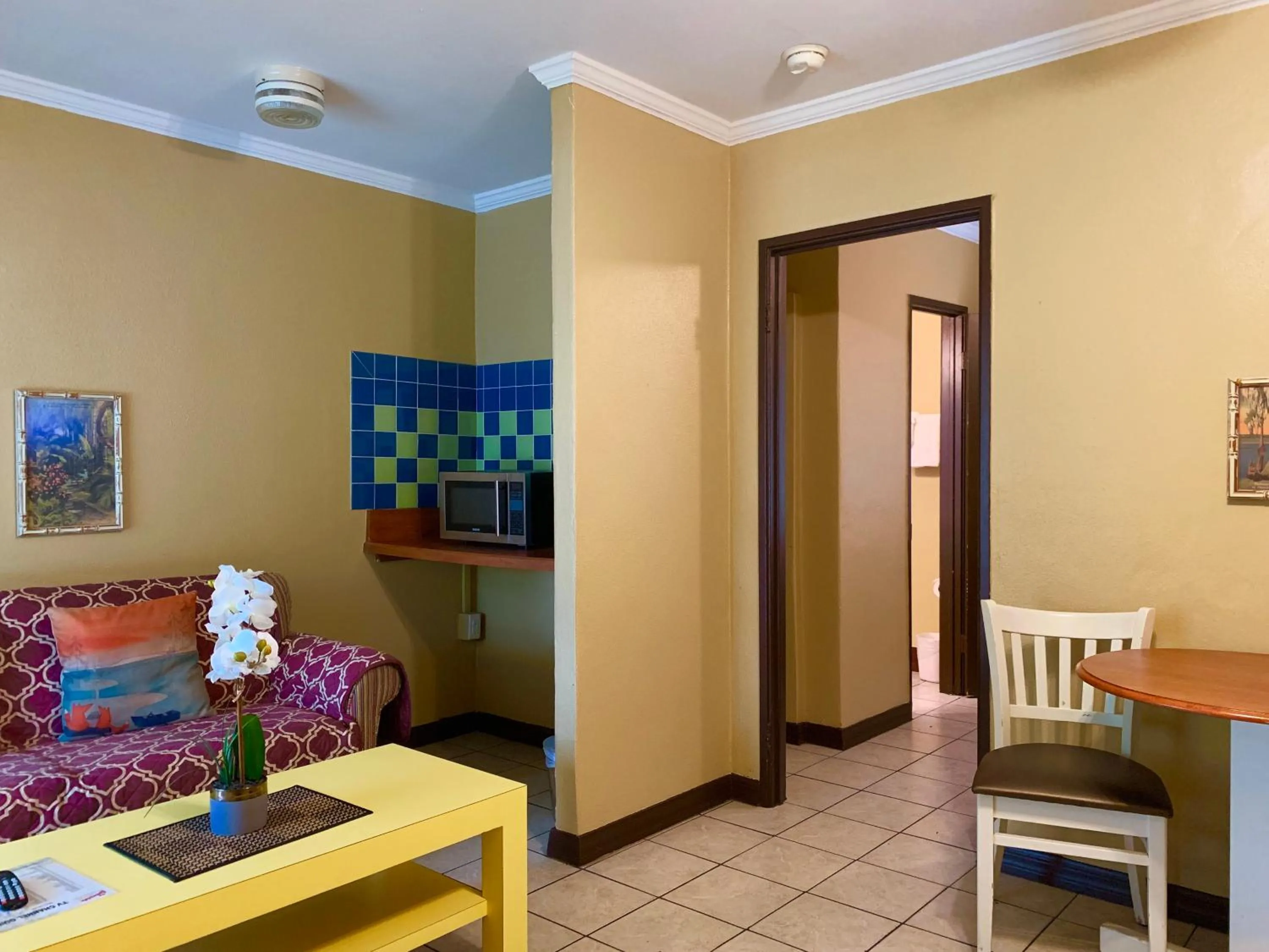 Lakeside Inn and Cafe