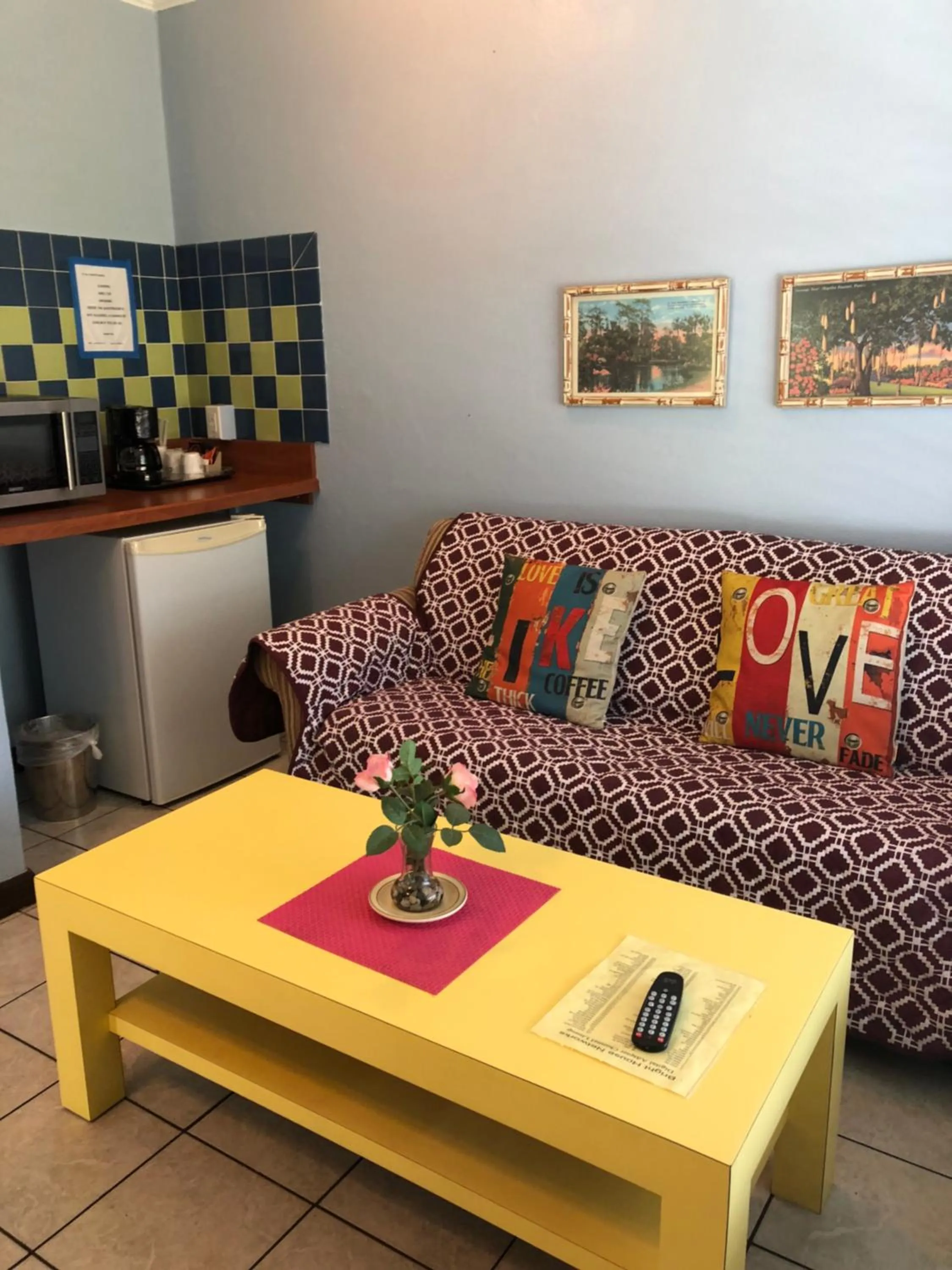 Living room in Lakeside Inn and Cafe