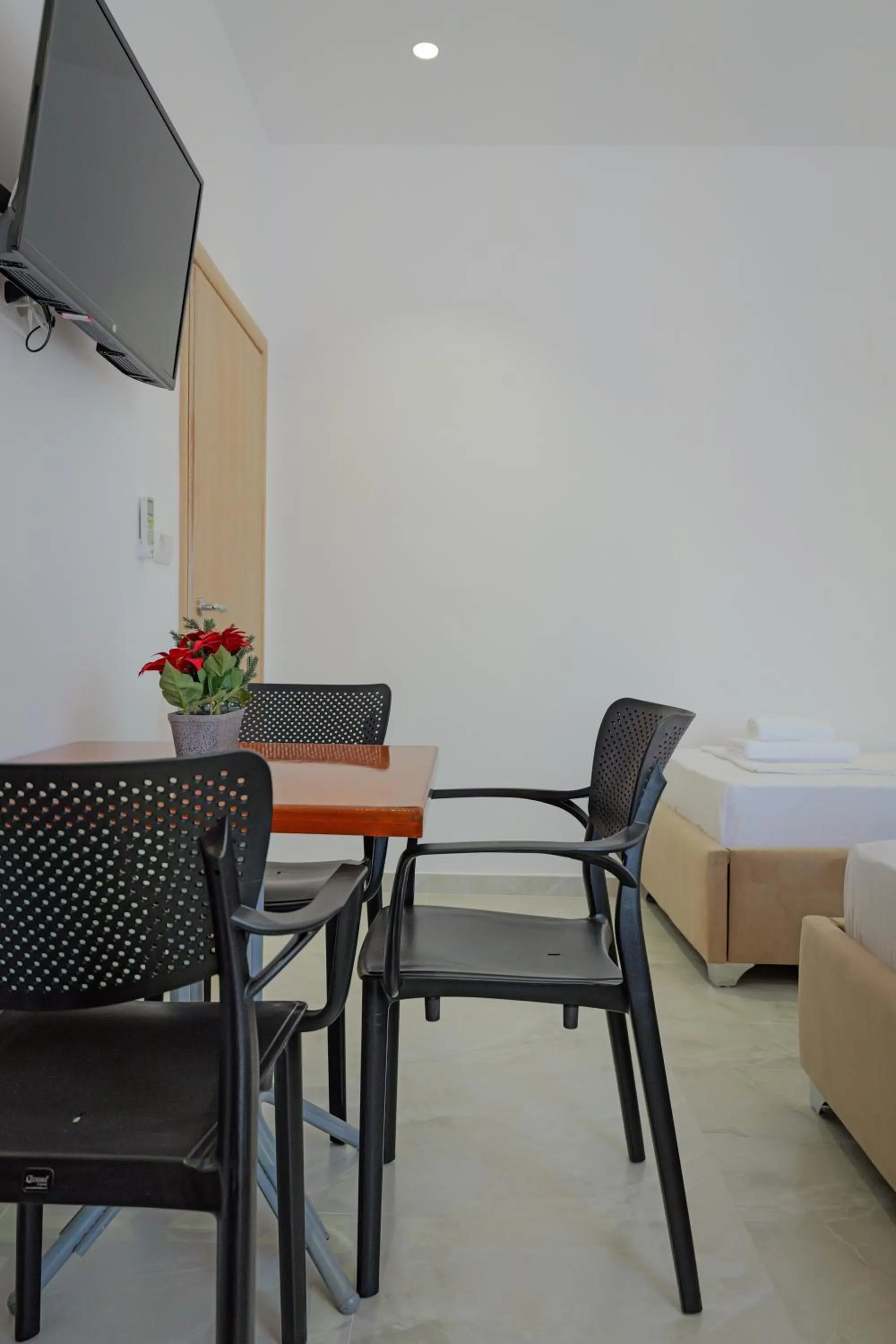 Bed in Central Garden Sofia 1- Free Parking