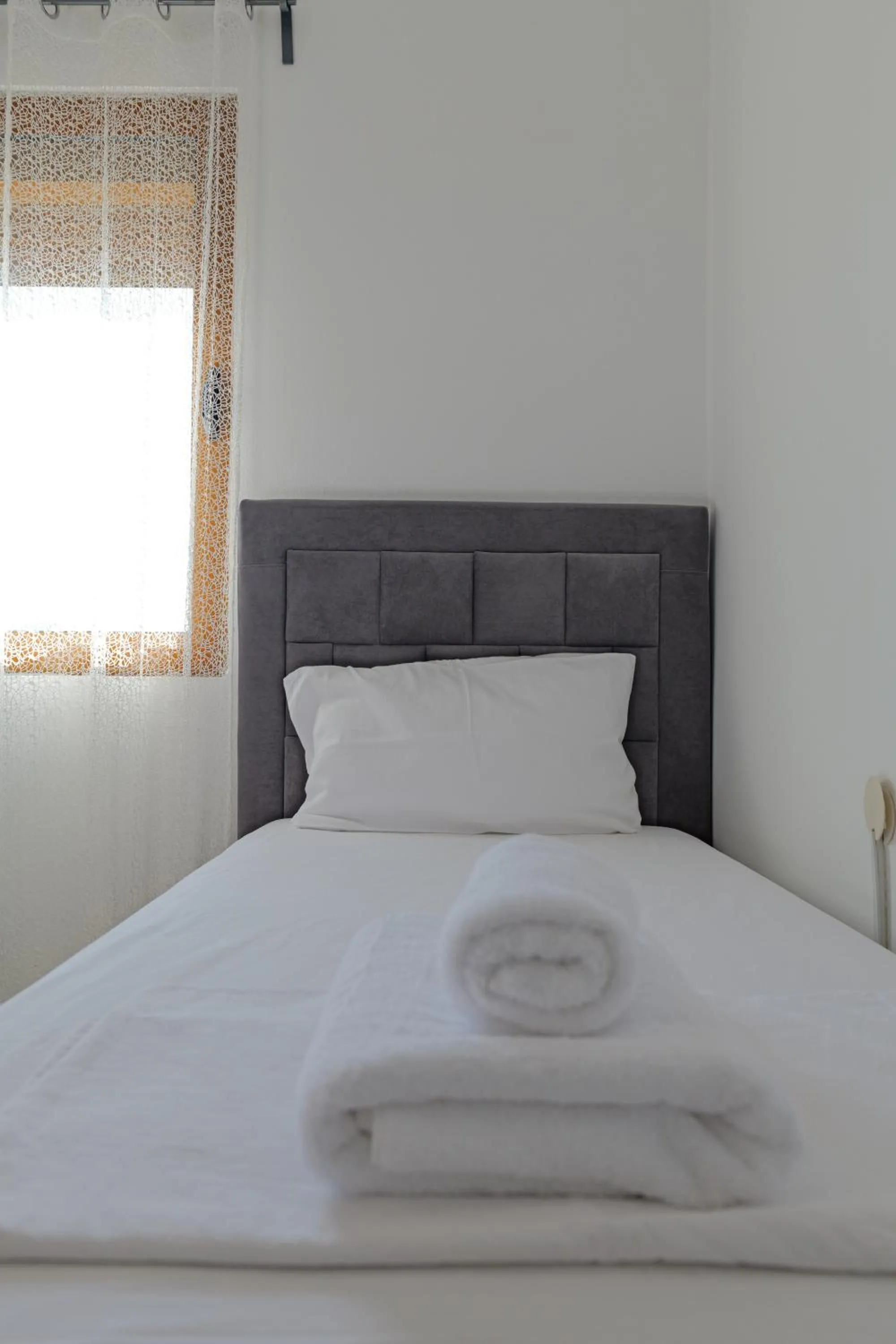 Bed in Central Garden Sofia 1- Free Parking