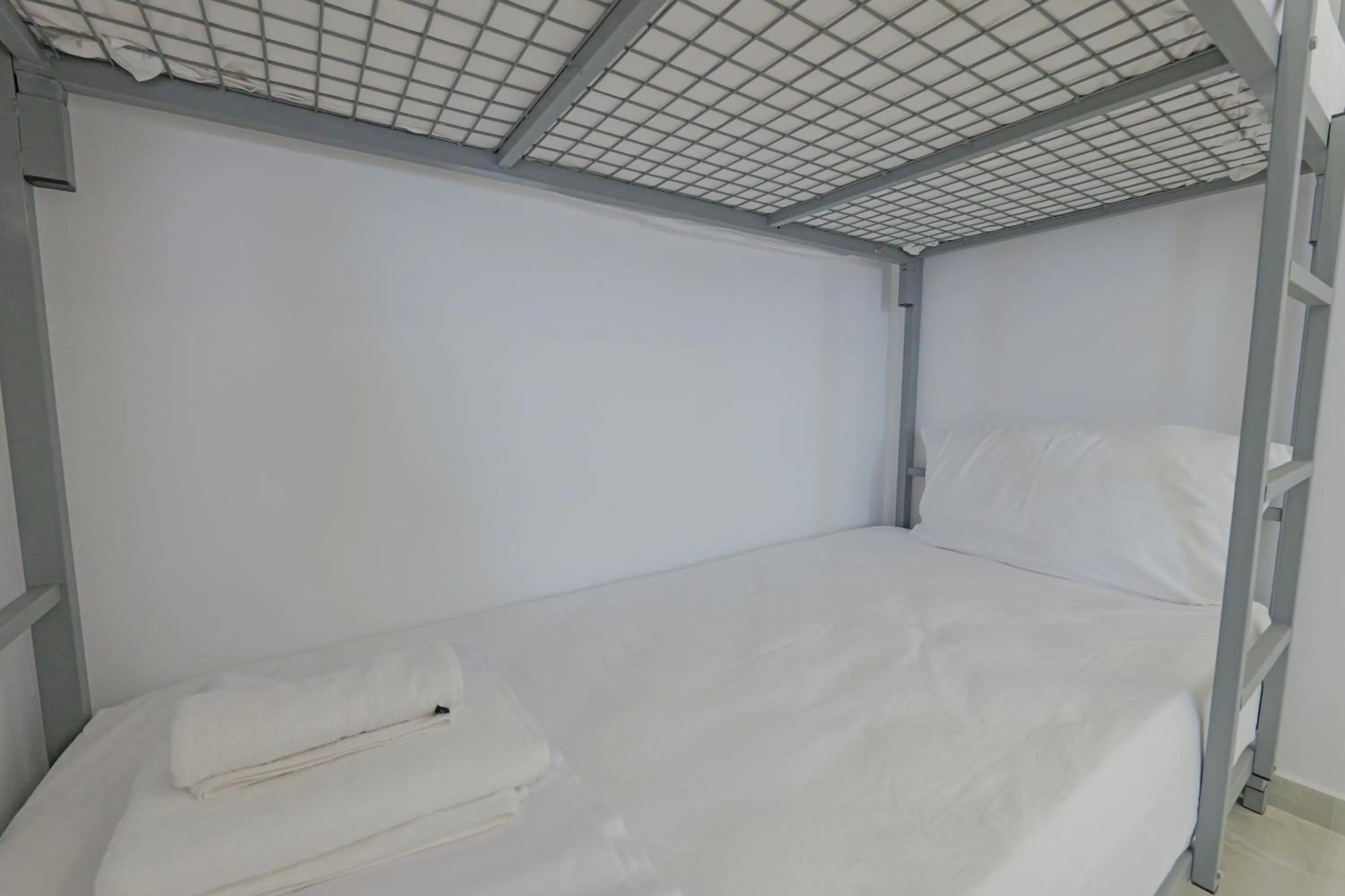 Bed in Central Garden Sofia 1- Free Parking