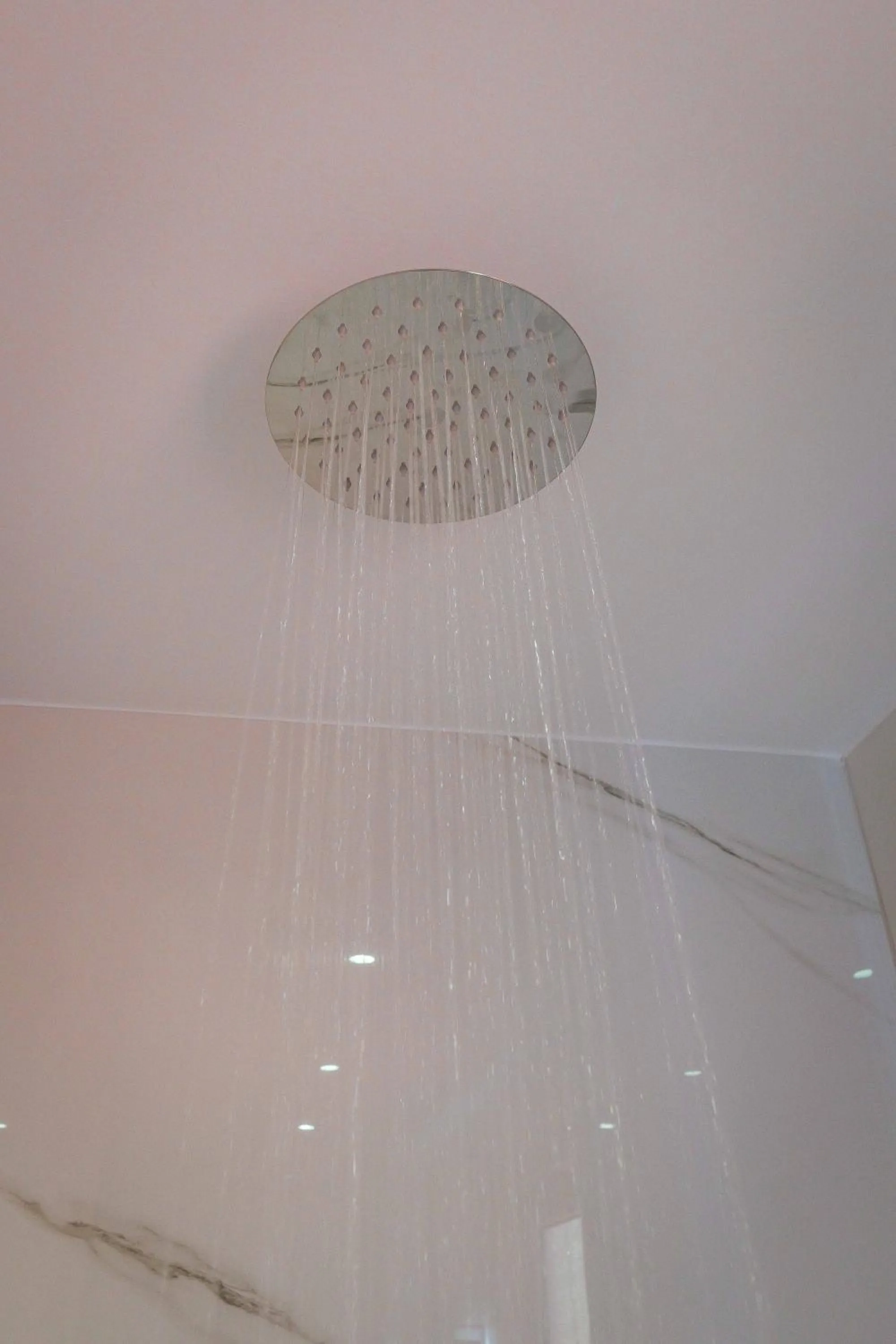 Shower in Central Garden Sofia 1- Free Parking