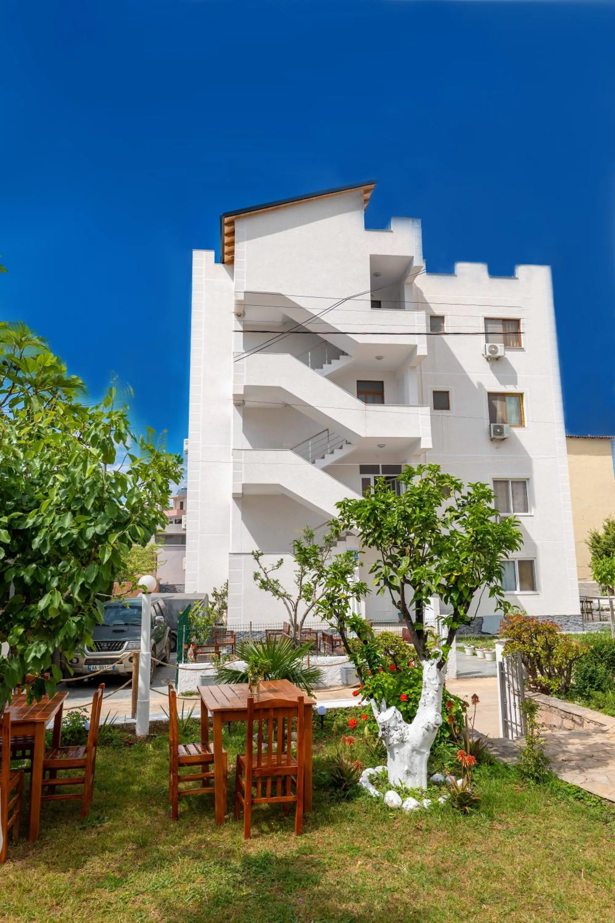 Property building in Central Garden Sofia 1- Free Parking