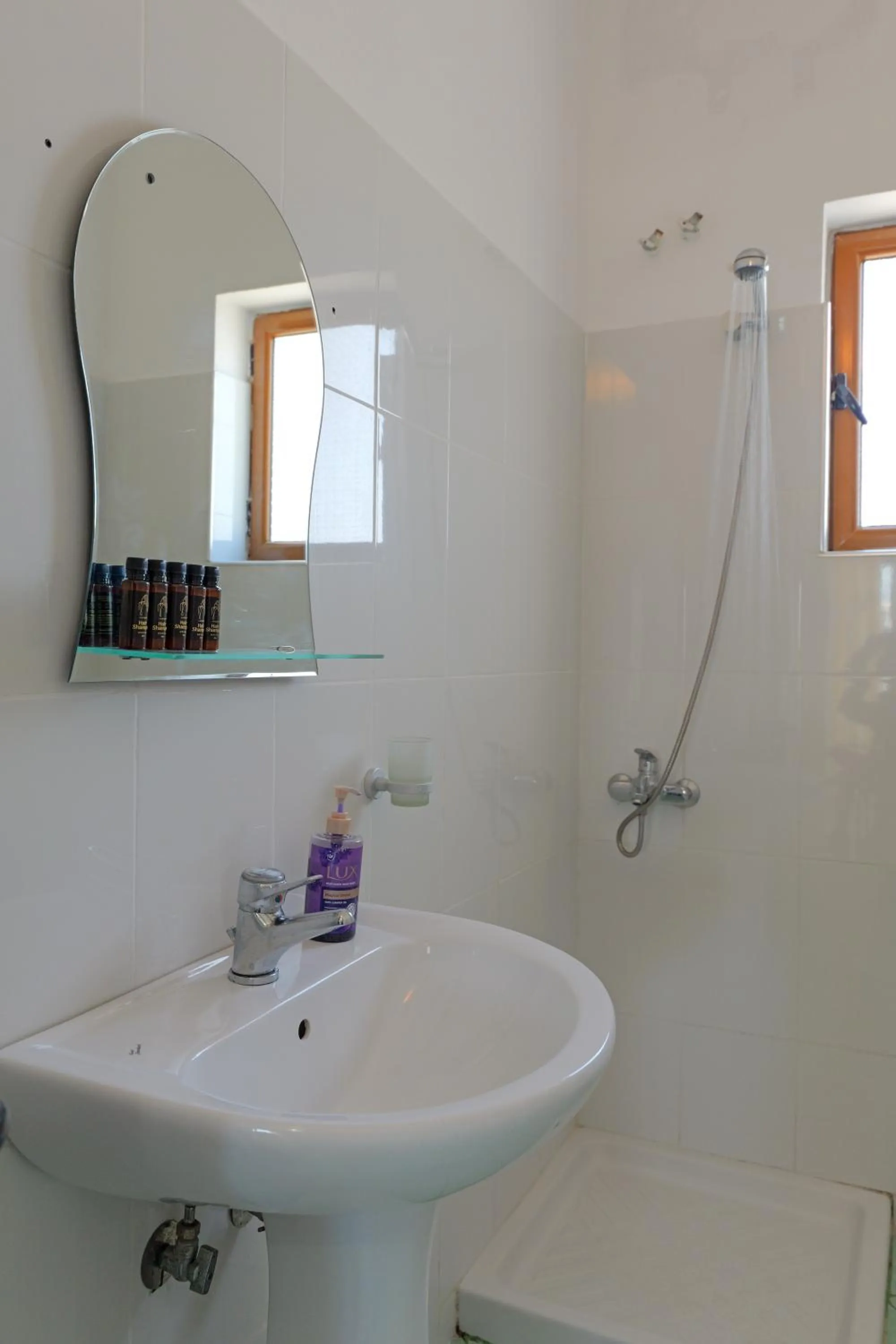 Shower in Central Garden Sofia 1- Free Parking