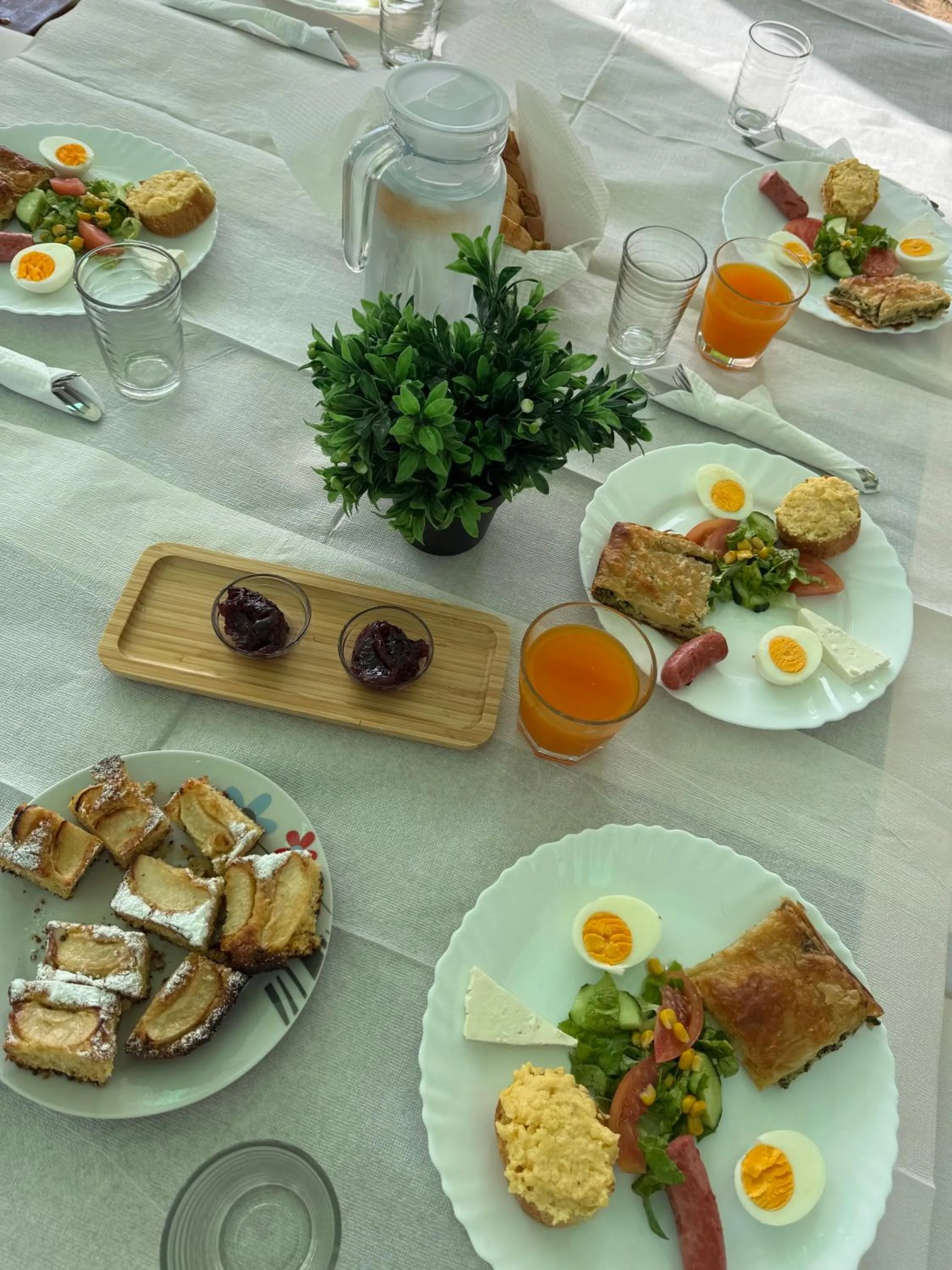 Breakfast in Central Garden Sofia 1- Free Parking