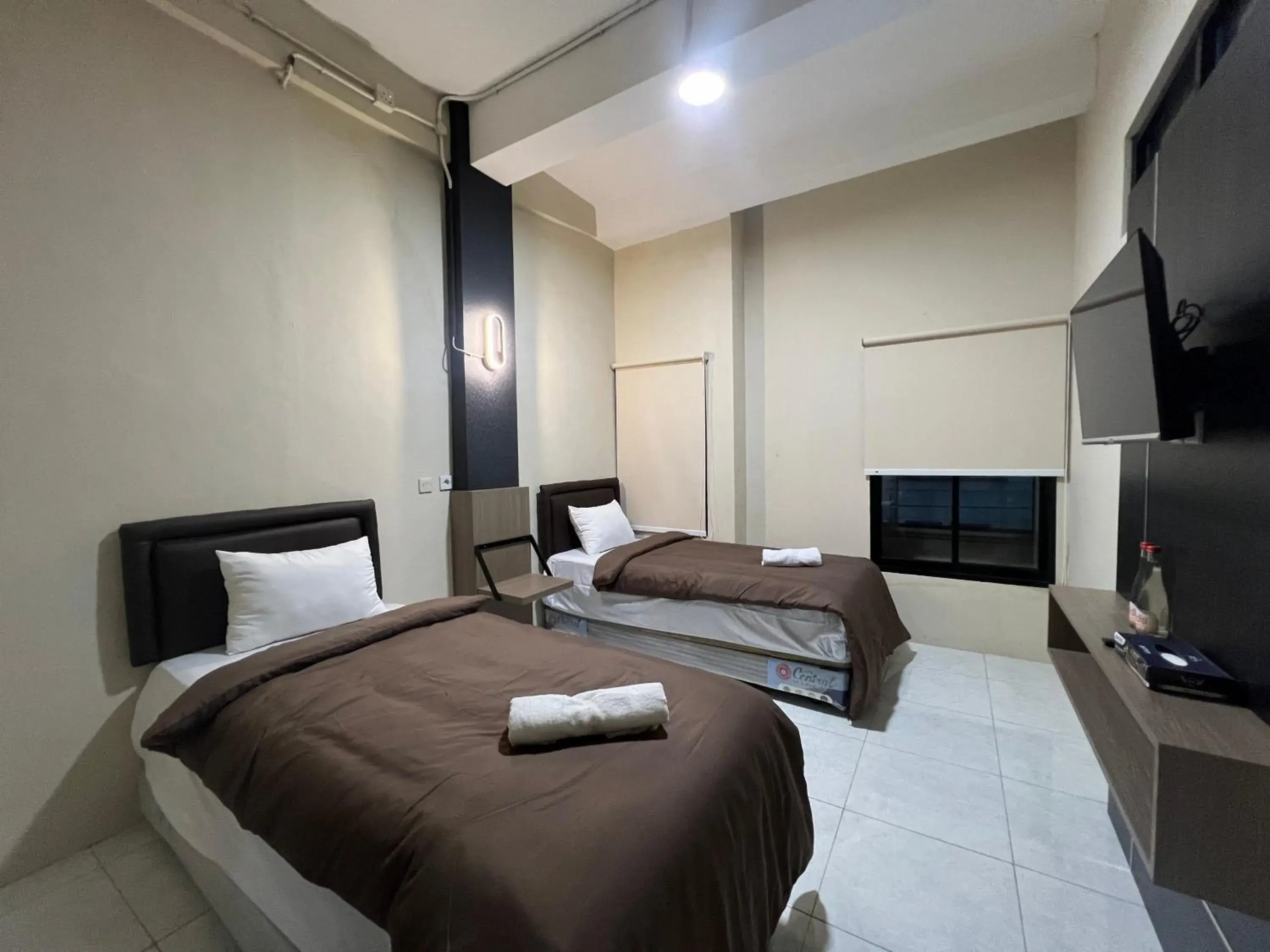 Standard Twin Room in Brenn Hotel Semarang Mitra Reddoorz Standard Twin Room in Brenn Hotel Semarang Mitra Reddoorz