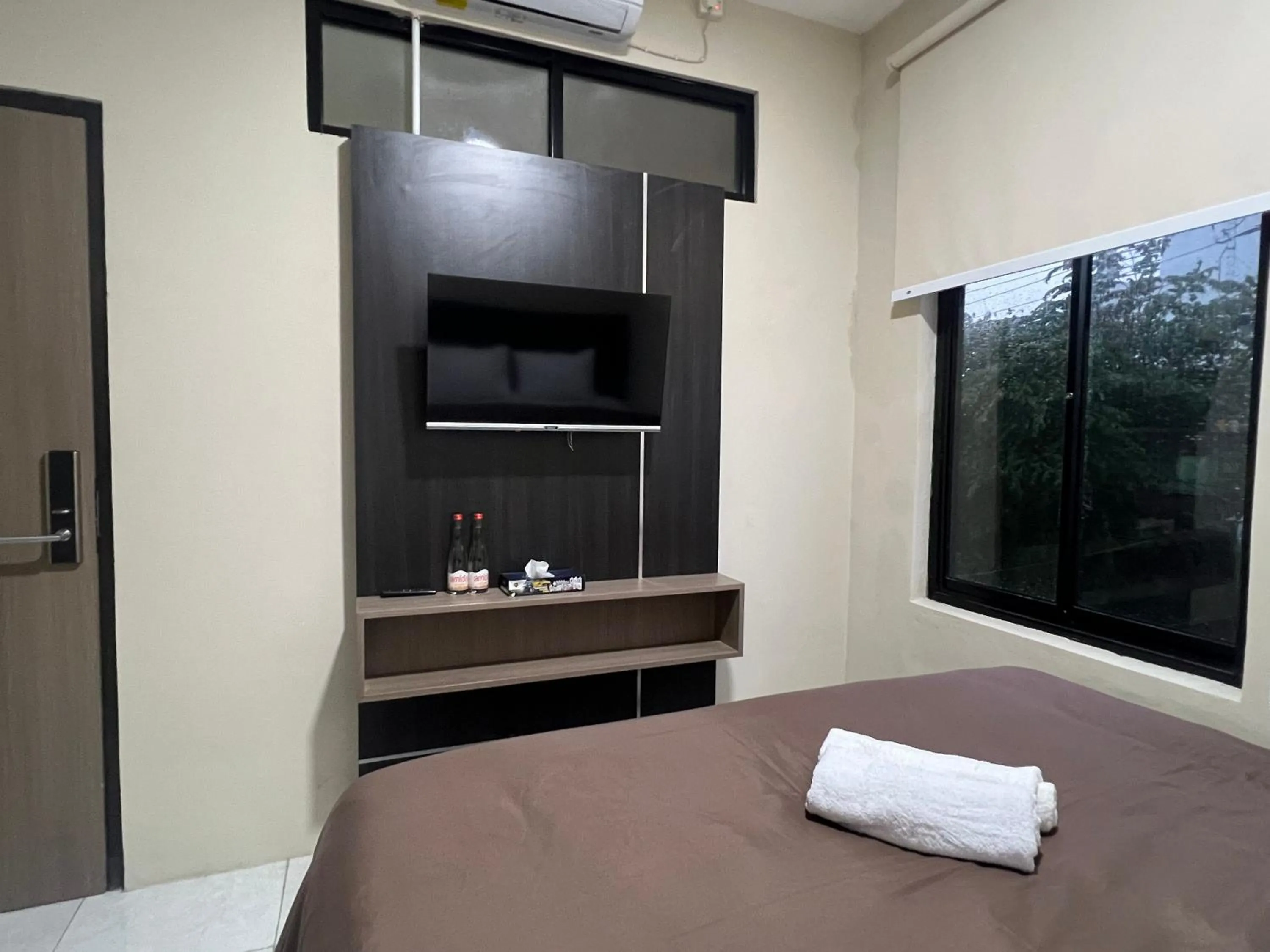 Bed in Brenn Hotel Semarang Mitra Reddoorz
