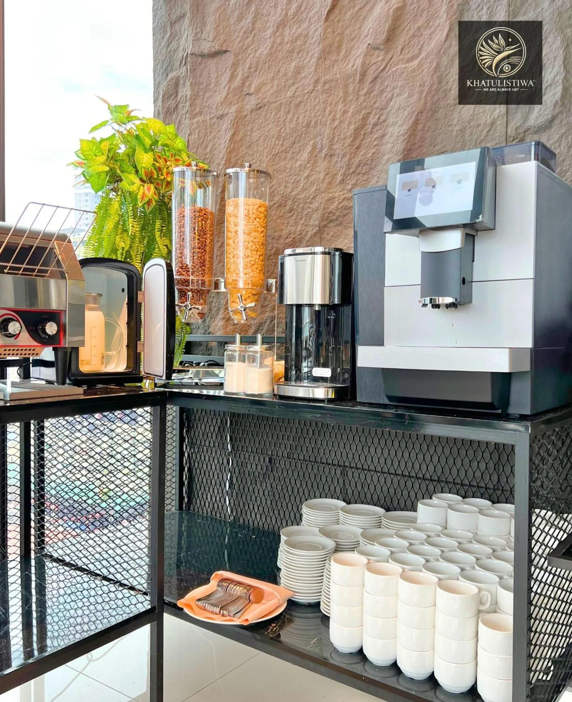 Restaurant/places to eat in Bintang Collectionz Hotel