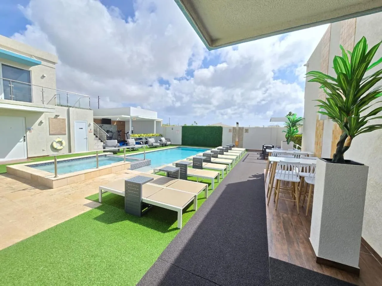 Aruba Boutique & Art Hotel - Adults Only