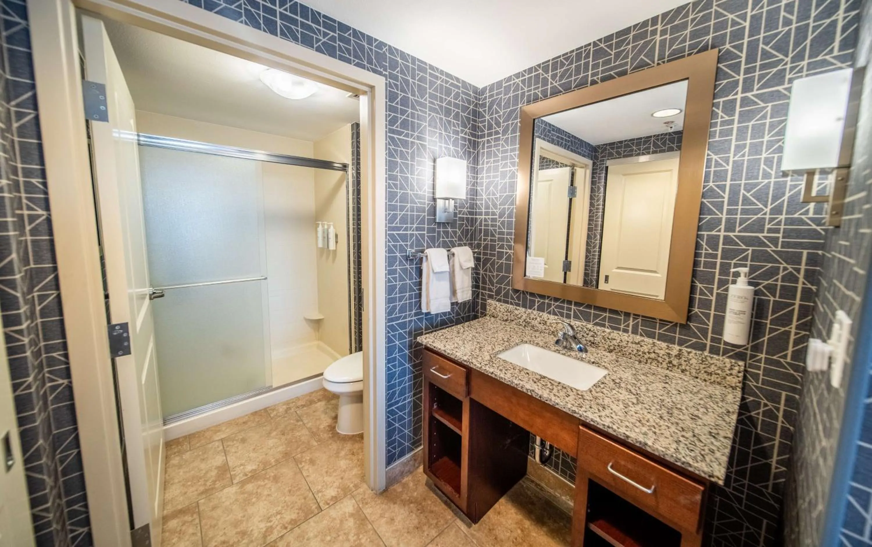 Bathroom in Homewood Suites by Hilton Rochester Mayo Clinic-St. Marys Campus