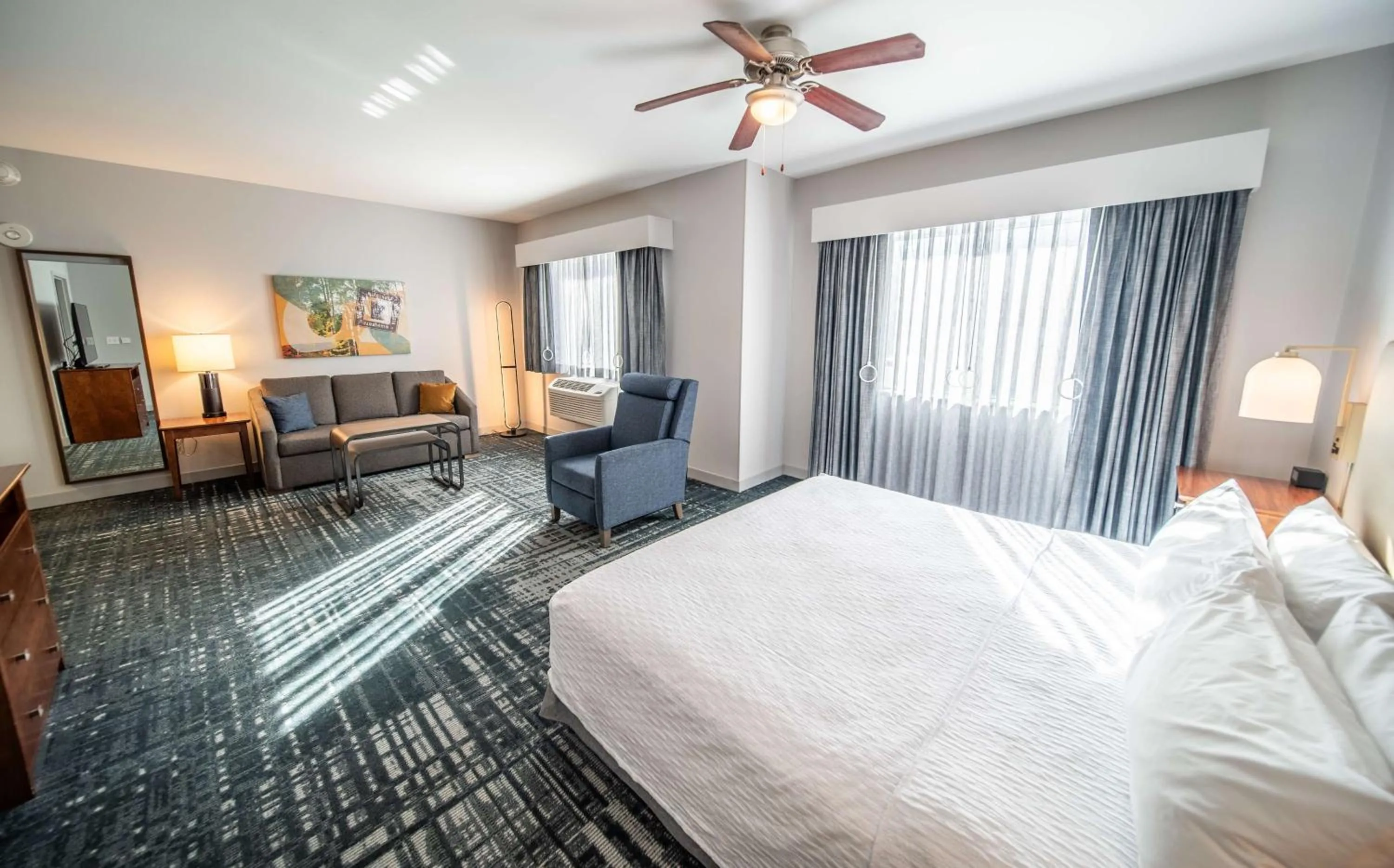Living room, Bed in Homewood Suites by Hilton Rochester Mayo Clinic-St. Marys Campus