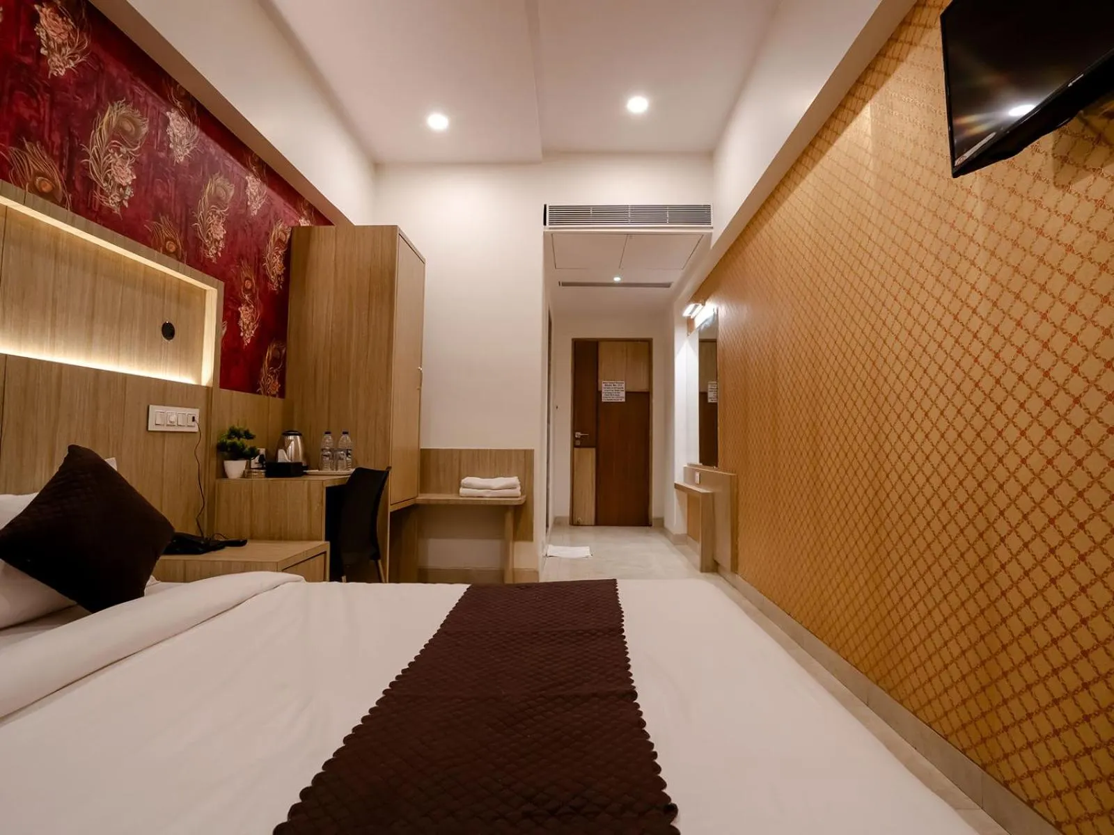 Bedroom in Hotel Grand Seasons- Navi Mumbai