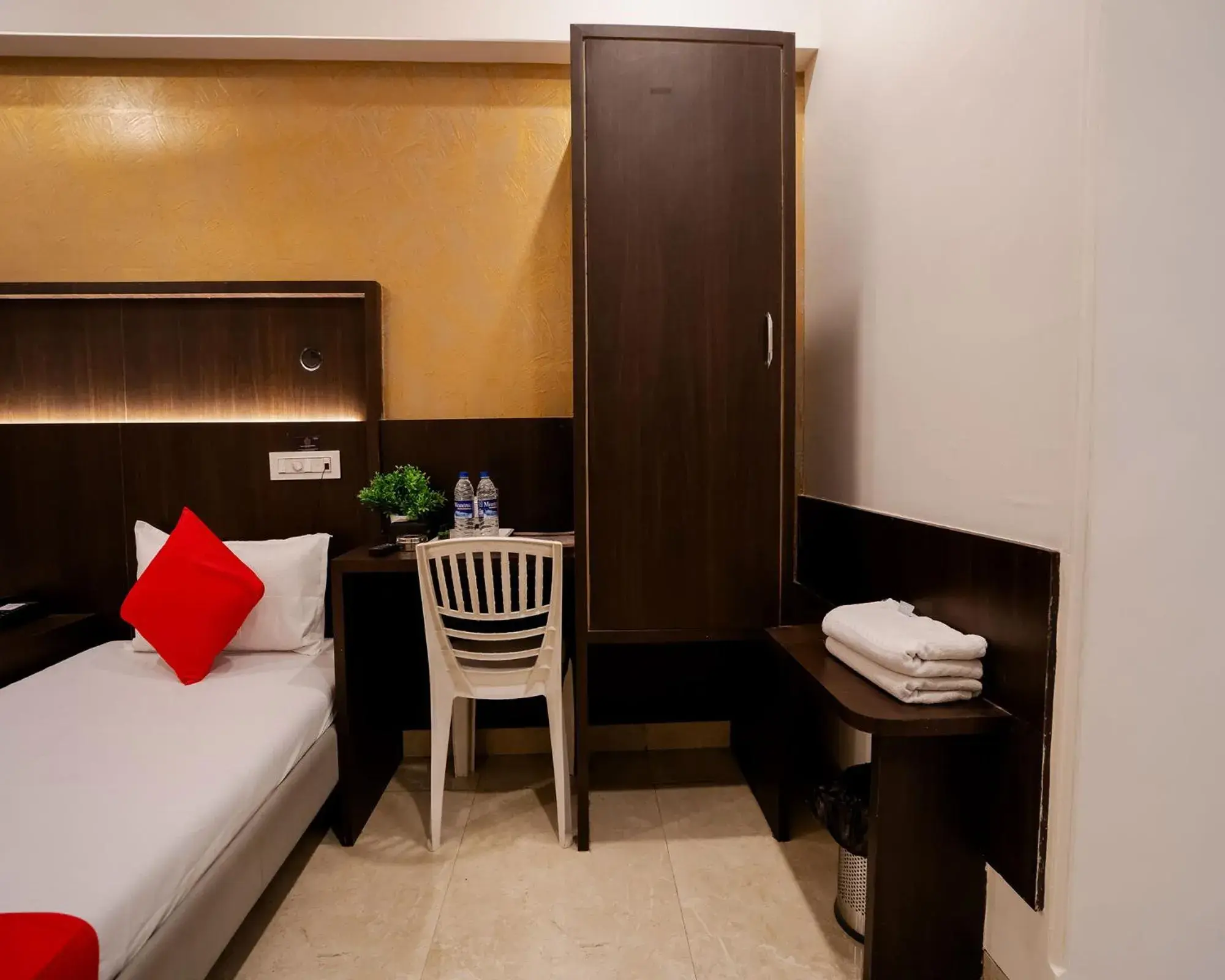 Twin Room in Hotel Grand Seasons- Navi Mumbai Twin Room in Hotel Grand Seasons- Navi Mumbai