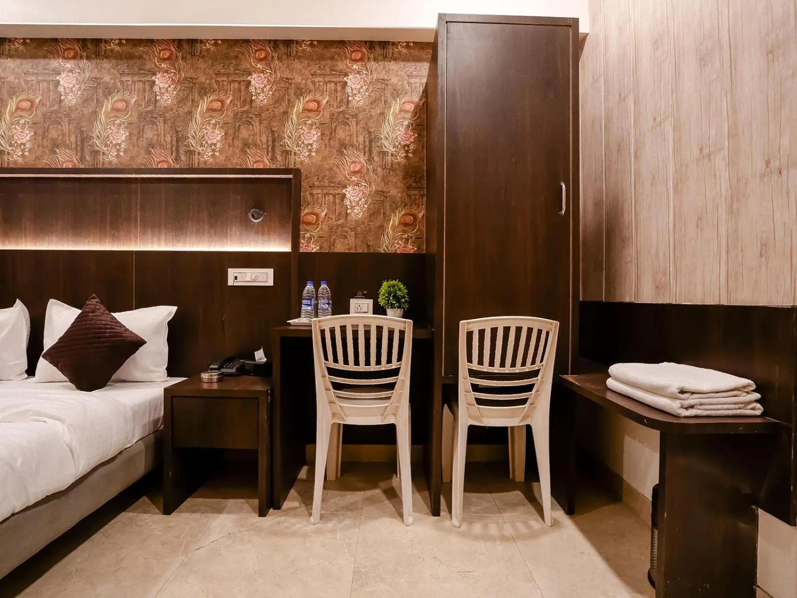 Bedroom in Hotel Grand Seasons- Navi Mumbai