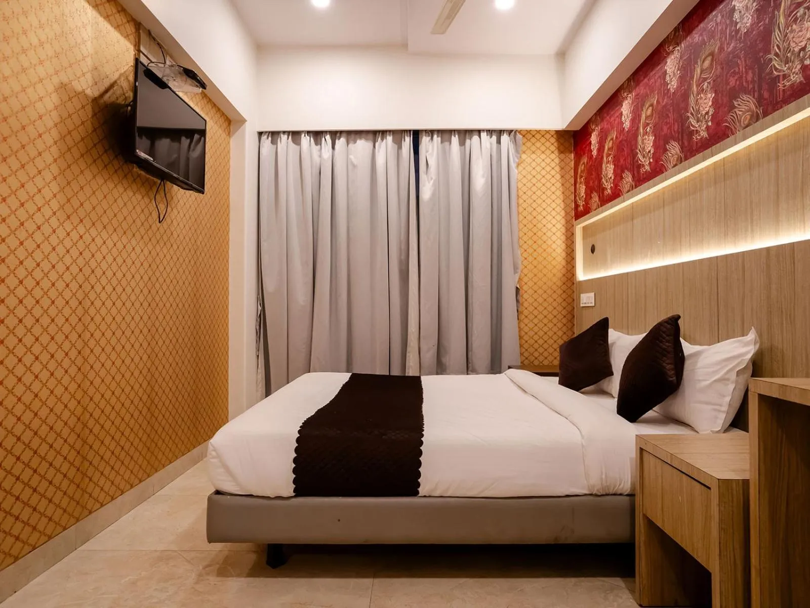 Bedroom in Hotel Grand Seasons- Navi Mumbai