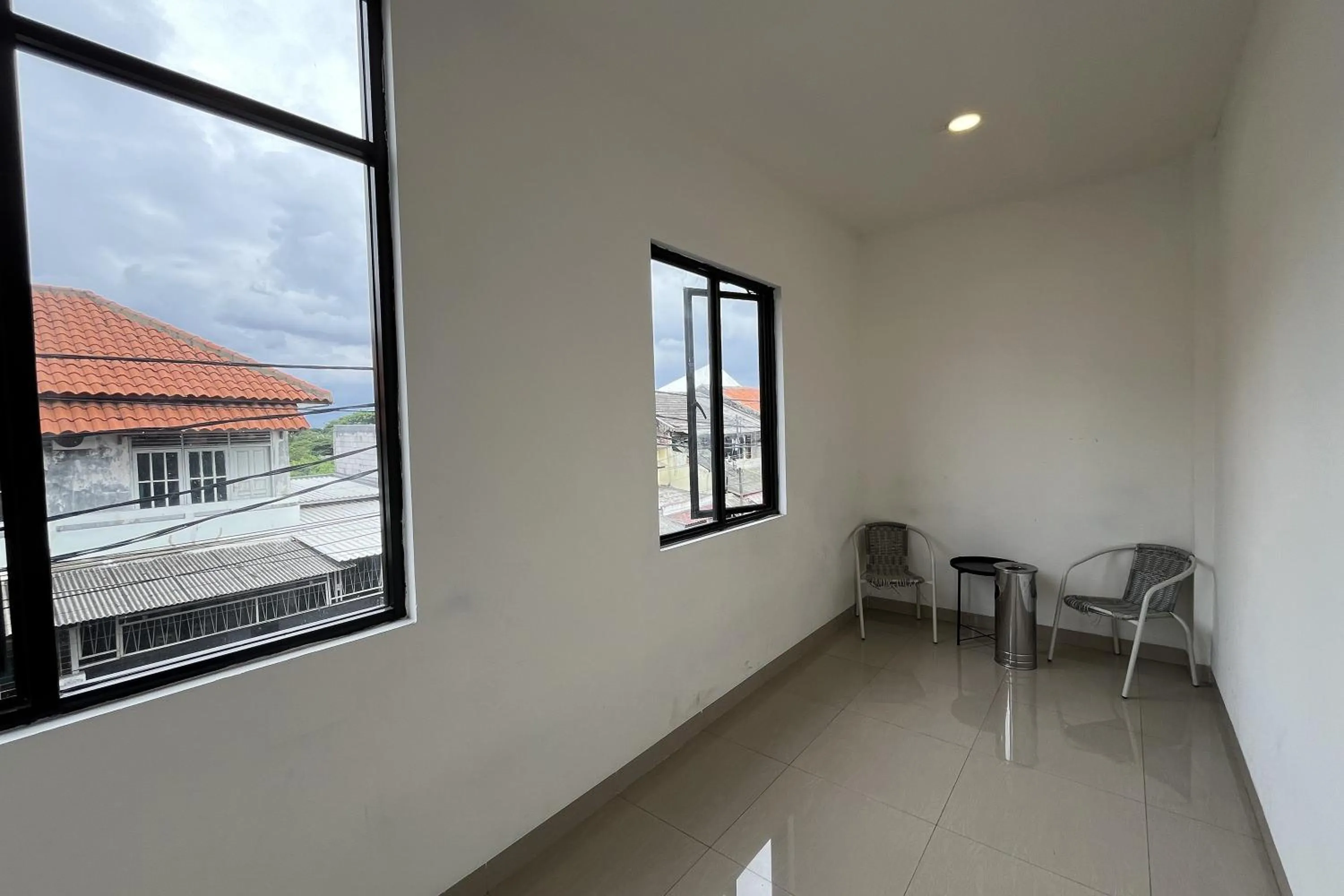 Seating area in Good Day Inn