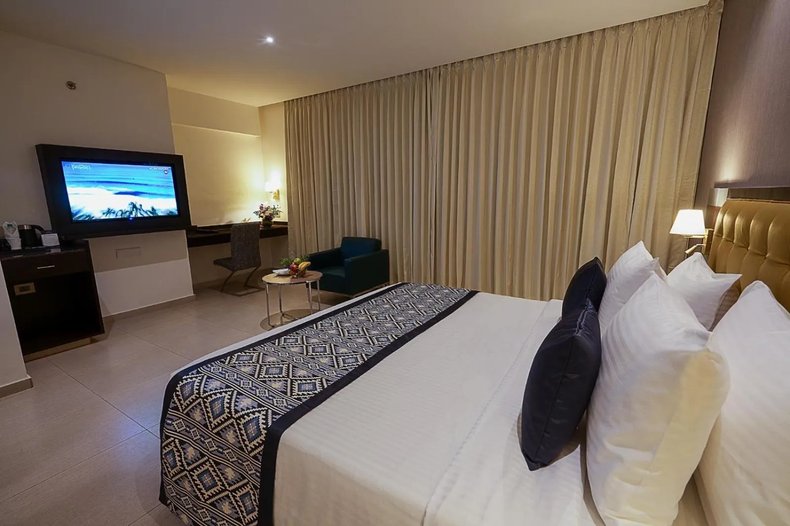 Bedroom, Bed in Grand Continent Malleshwaram A Sarovar Portico Affiliate Hotel