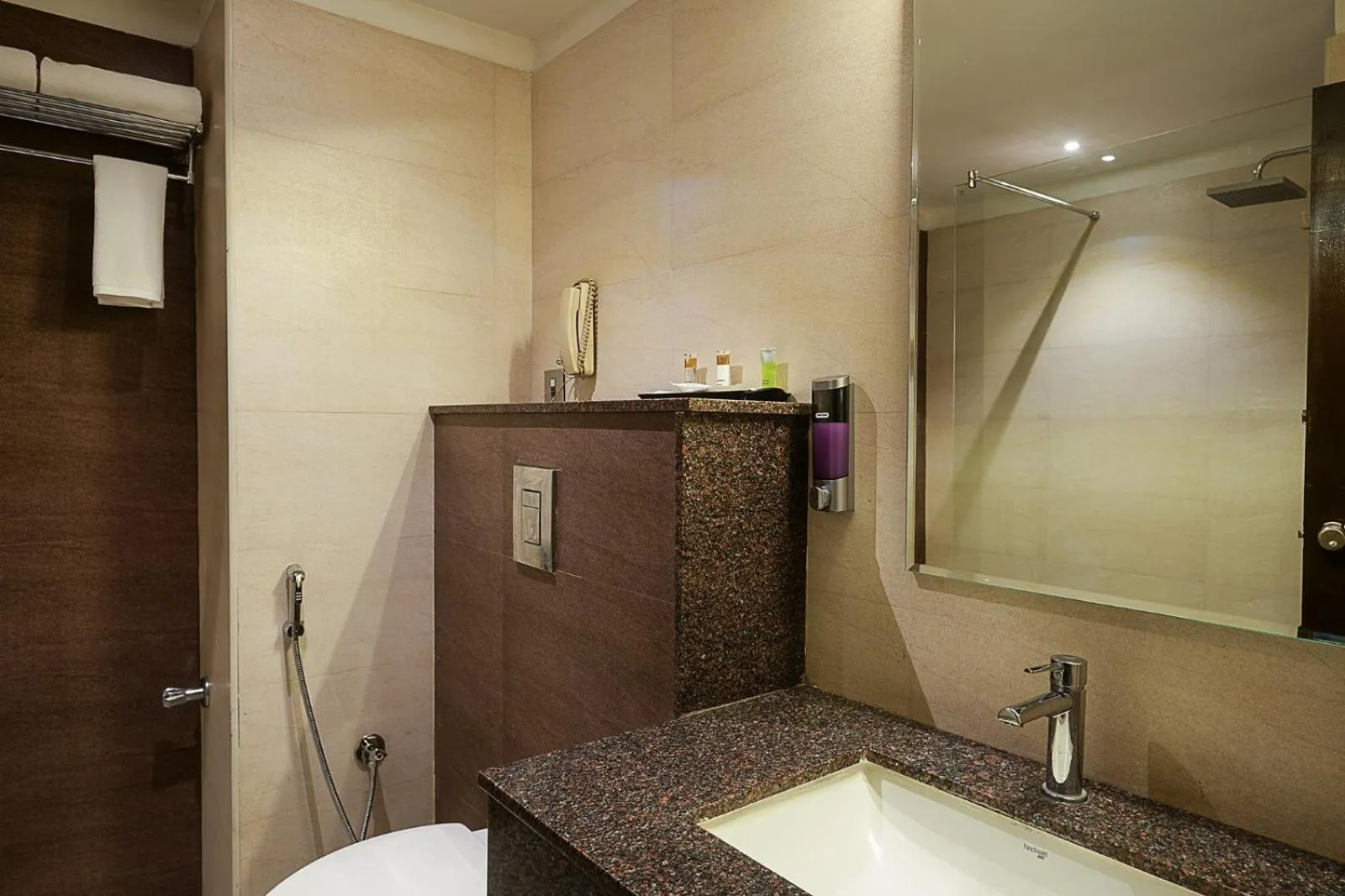 Bathroom, Bed in Grand Continent Malleshwaram A Sarovar Portico Affiliate Hotel