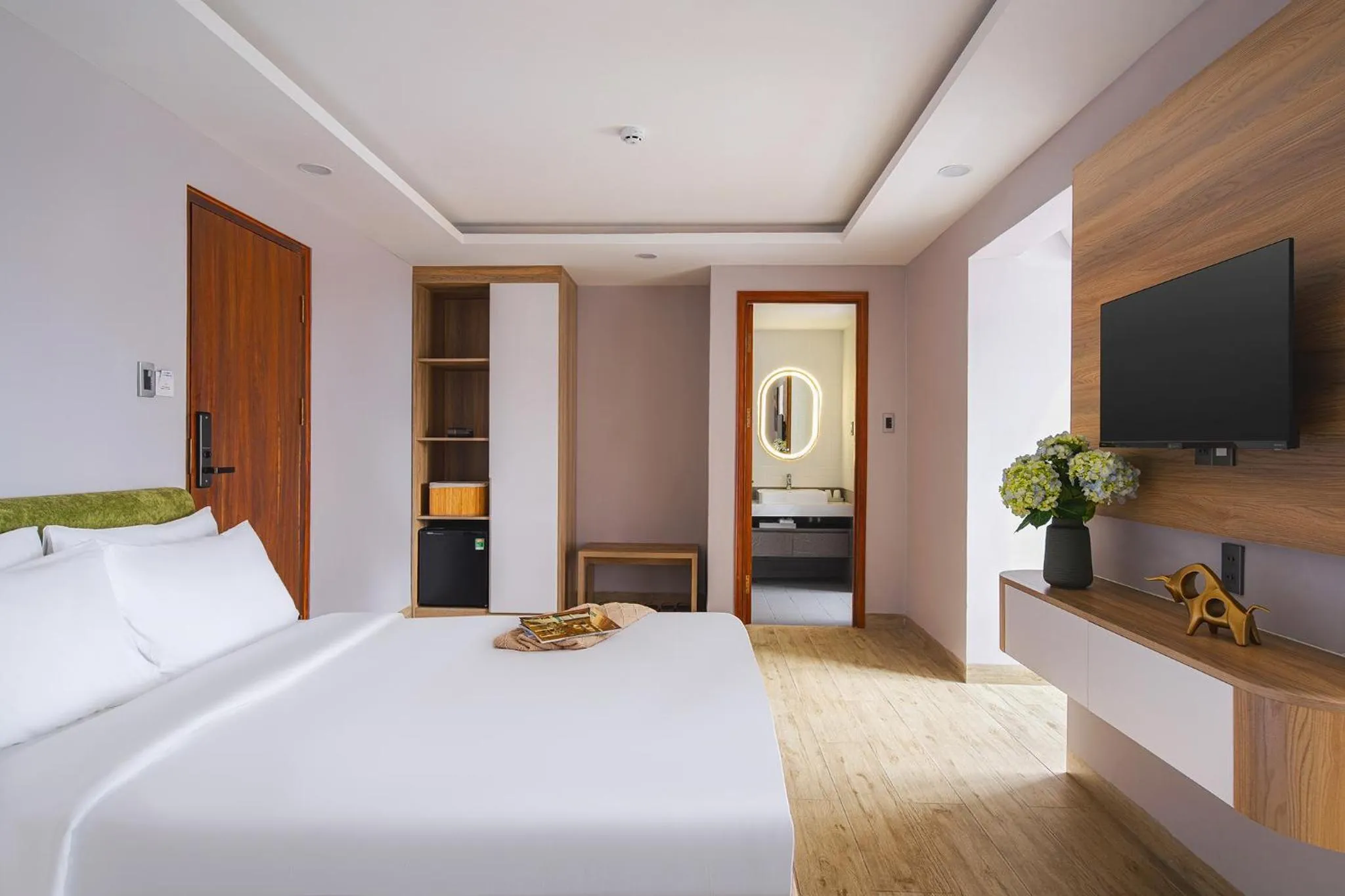 Photo of the whole room, Bed in Nature Hotel - Win Happy