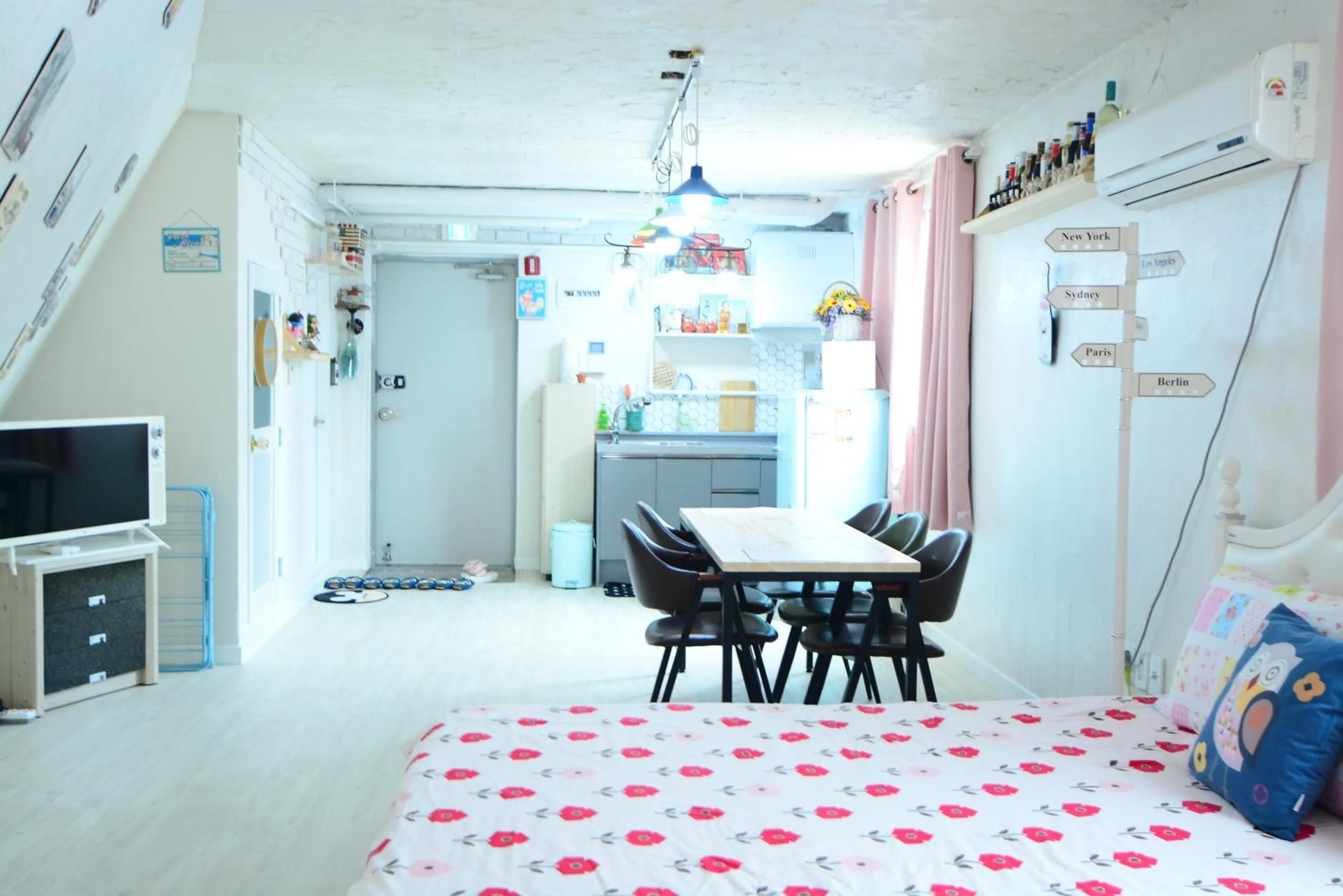 Dining area in Residence Unicorn