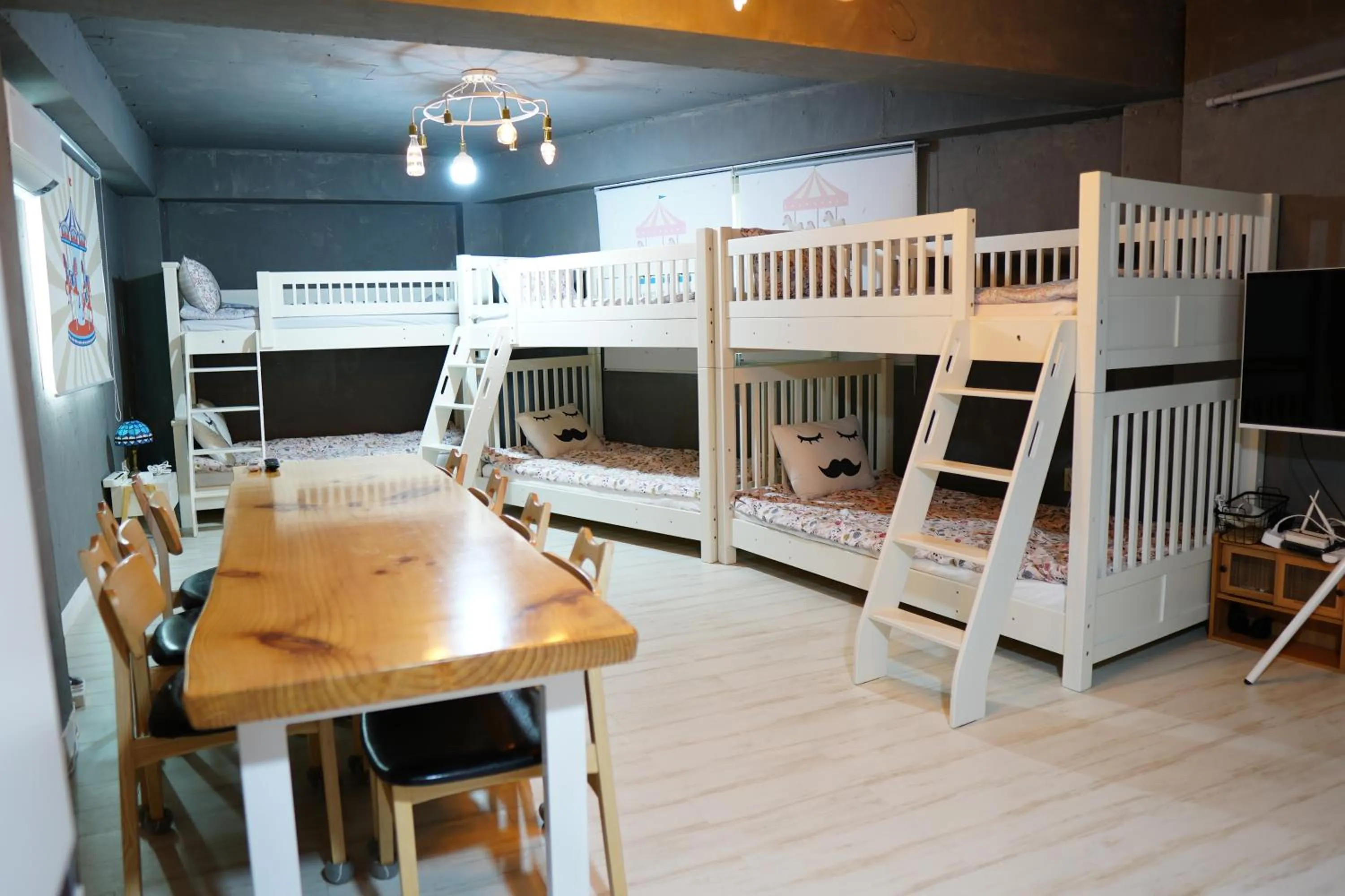 Dining area, Bed in Residence Unicorn