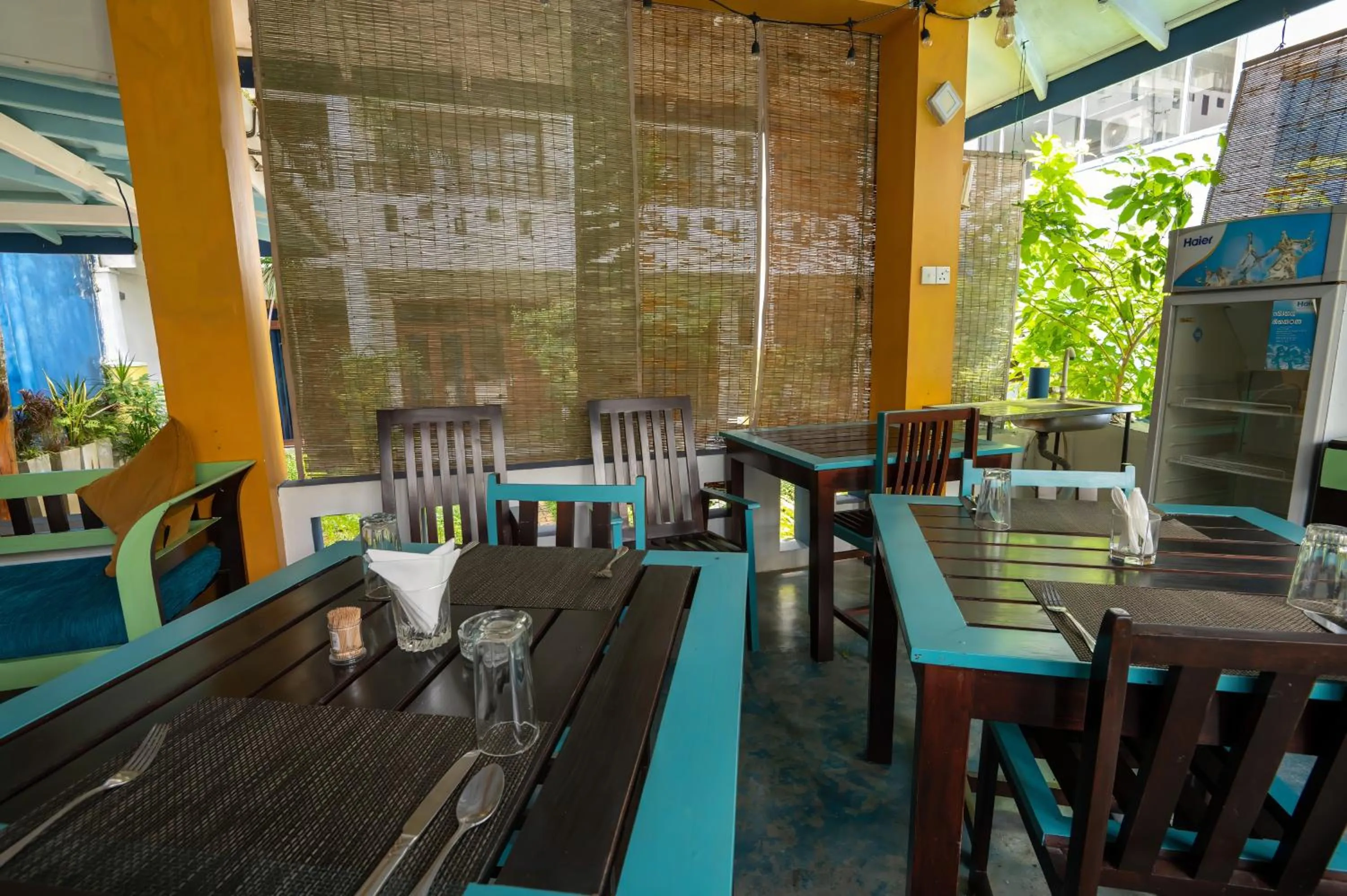Restaurant/places to eat in Aaradhya Mirissa