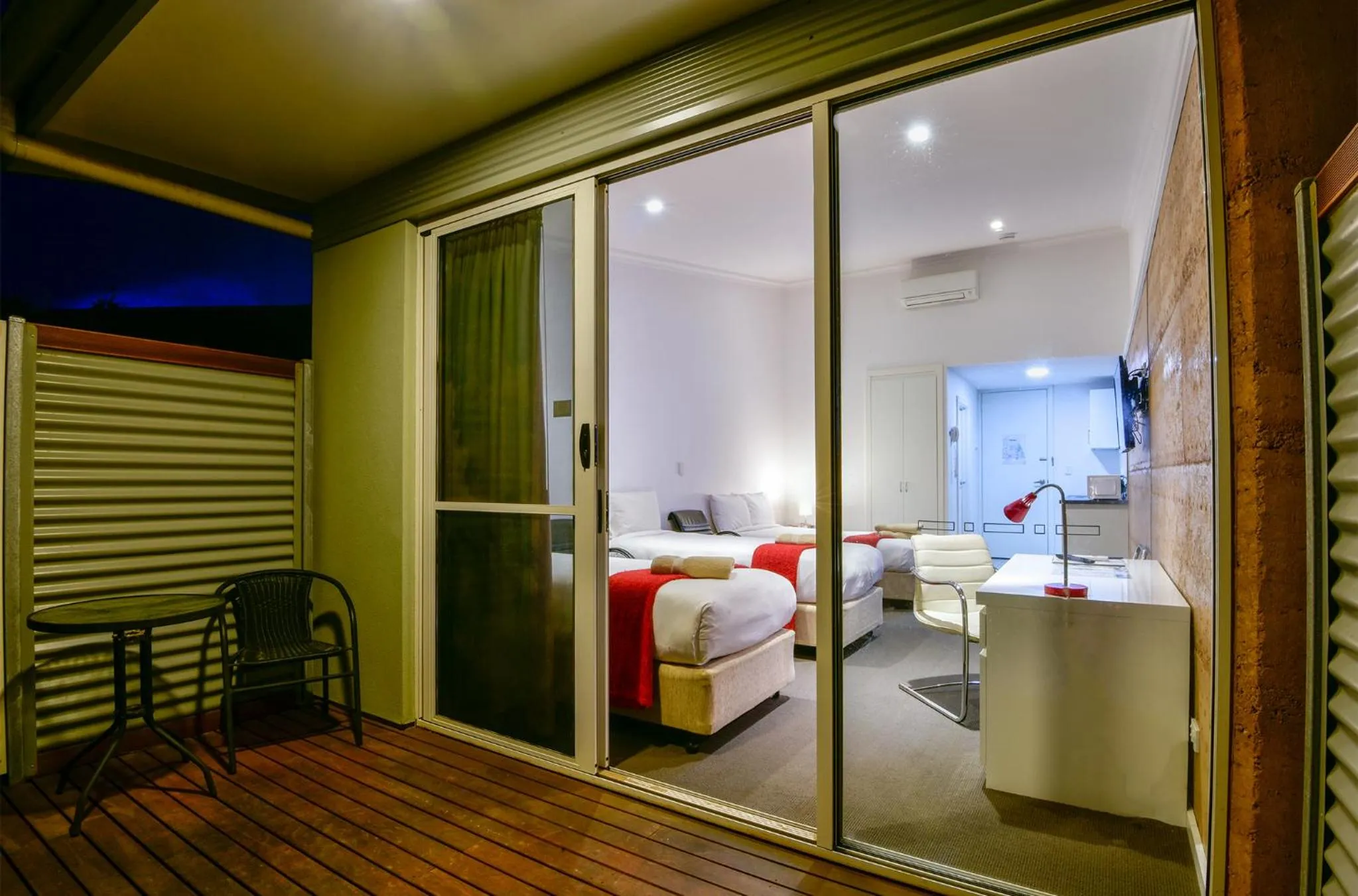 Balcony/Terrace, Bed in Crossroads Ecomotel