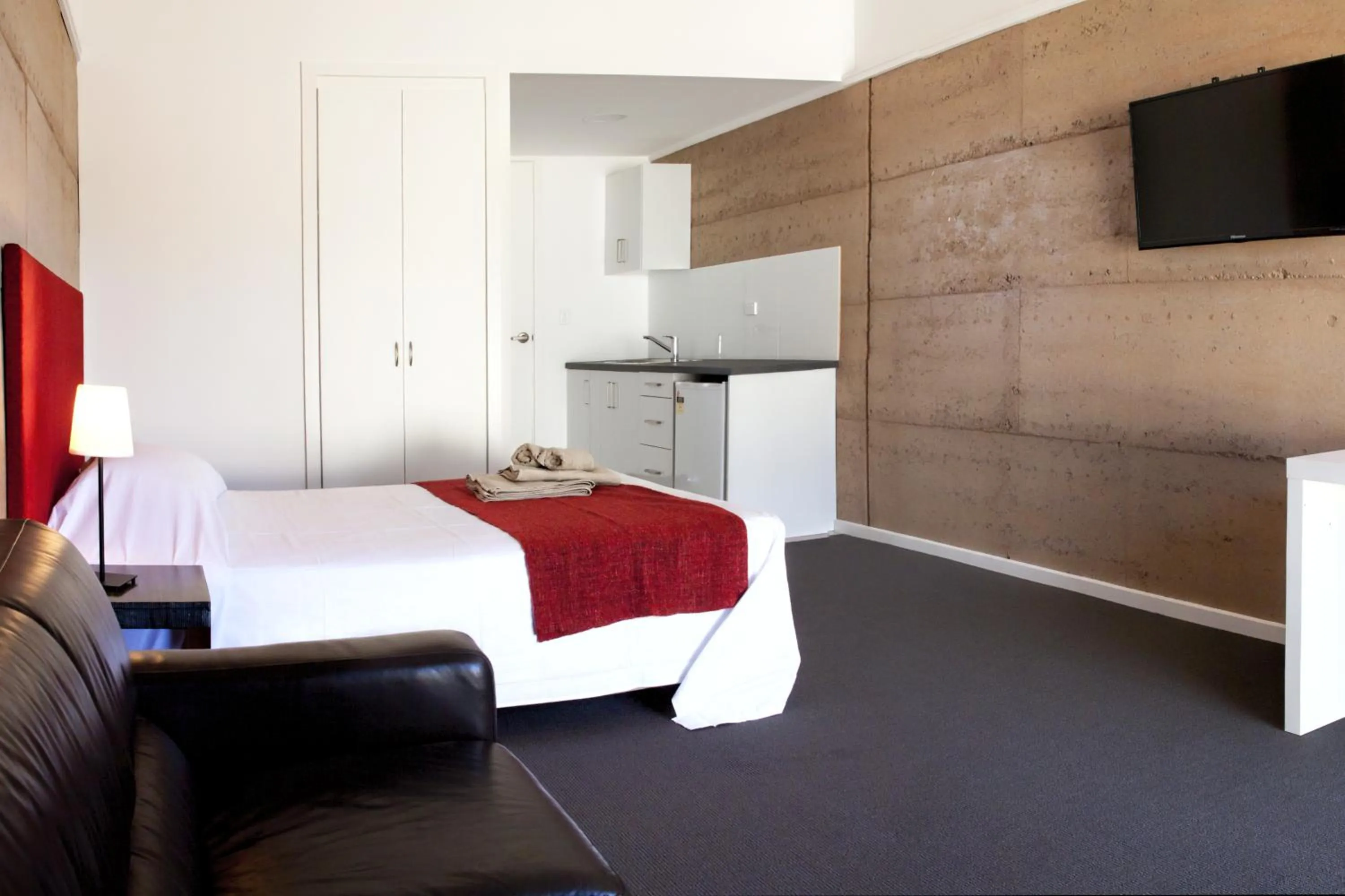 Bedroom, Bed in Crossroads Ecomotel