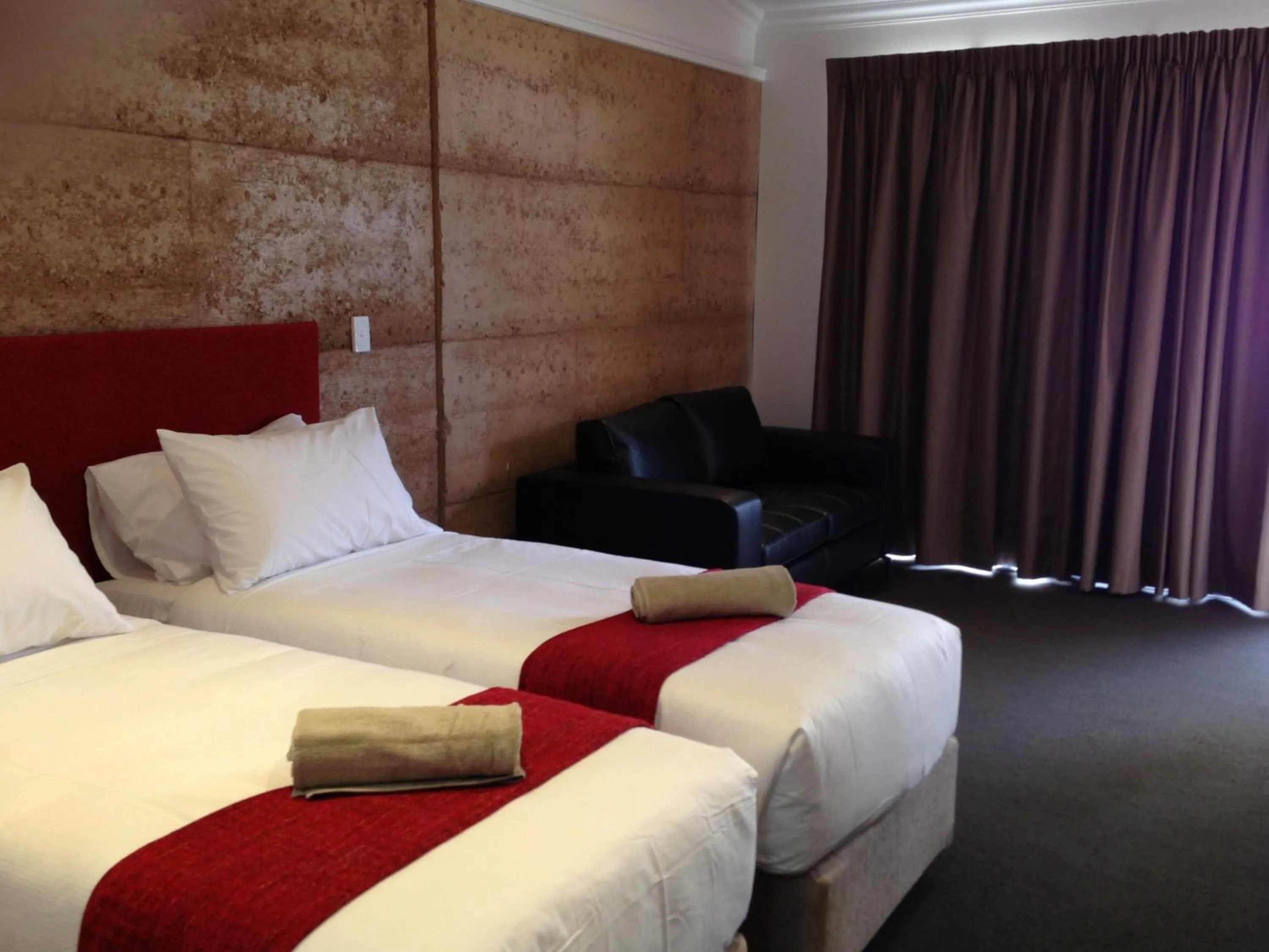 Bedroom, Bed in Crossroads Ecomotel