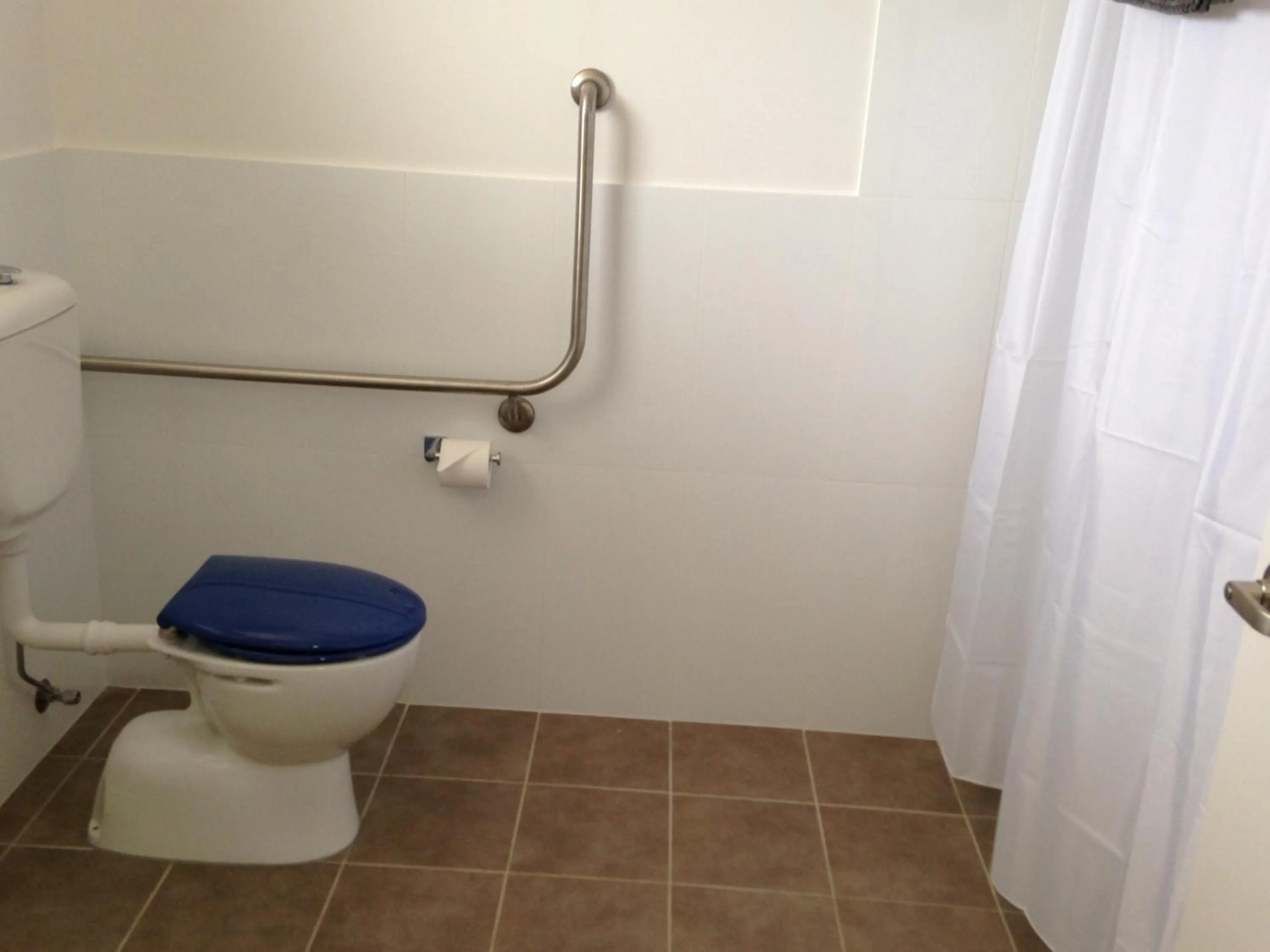 Toilet in Crossroads Ecomotel