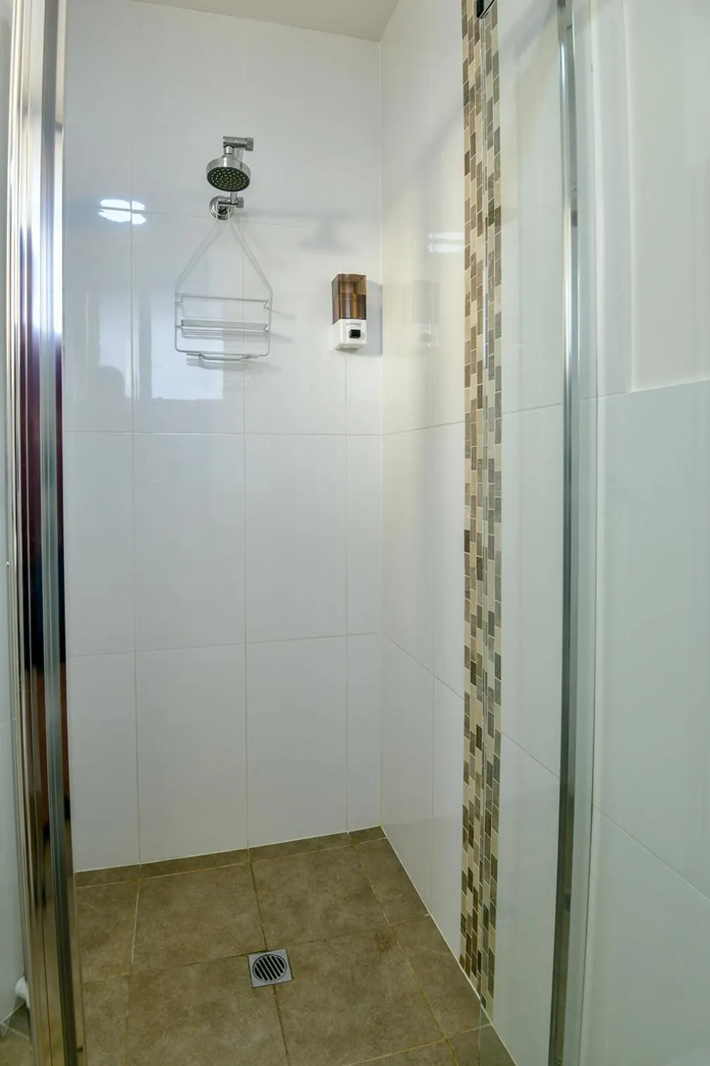 Shower in Crossroads Ecomotel