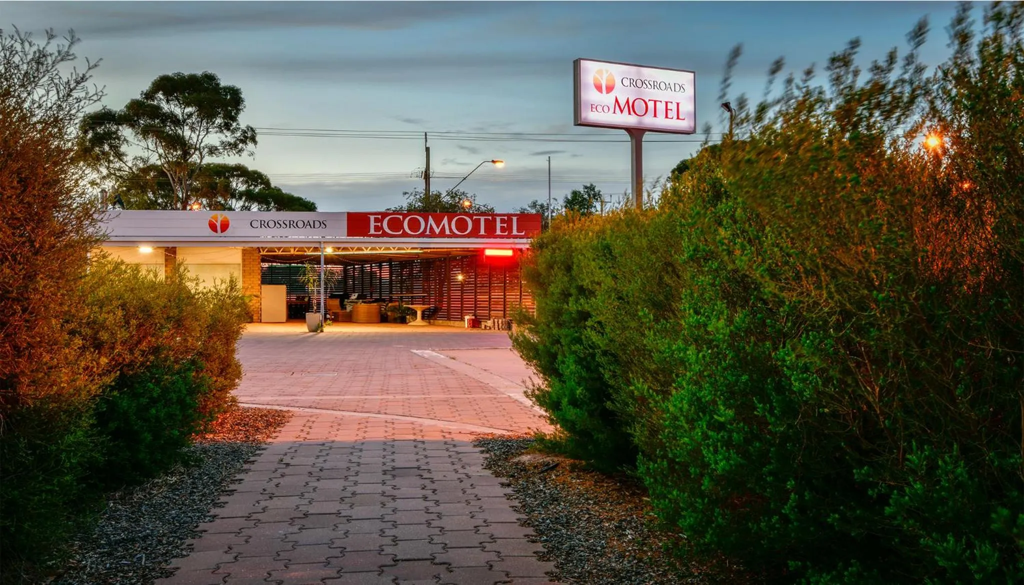Facade/entrance in Crossroads Ecomotel