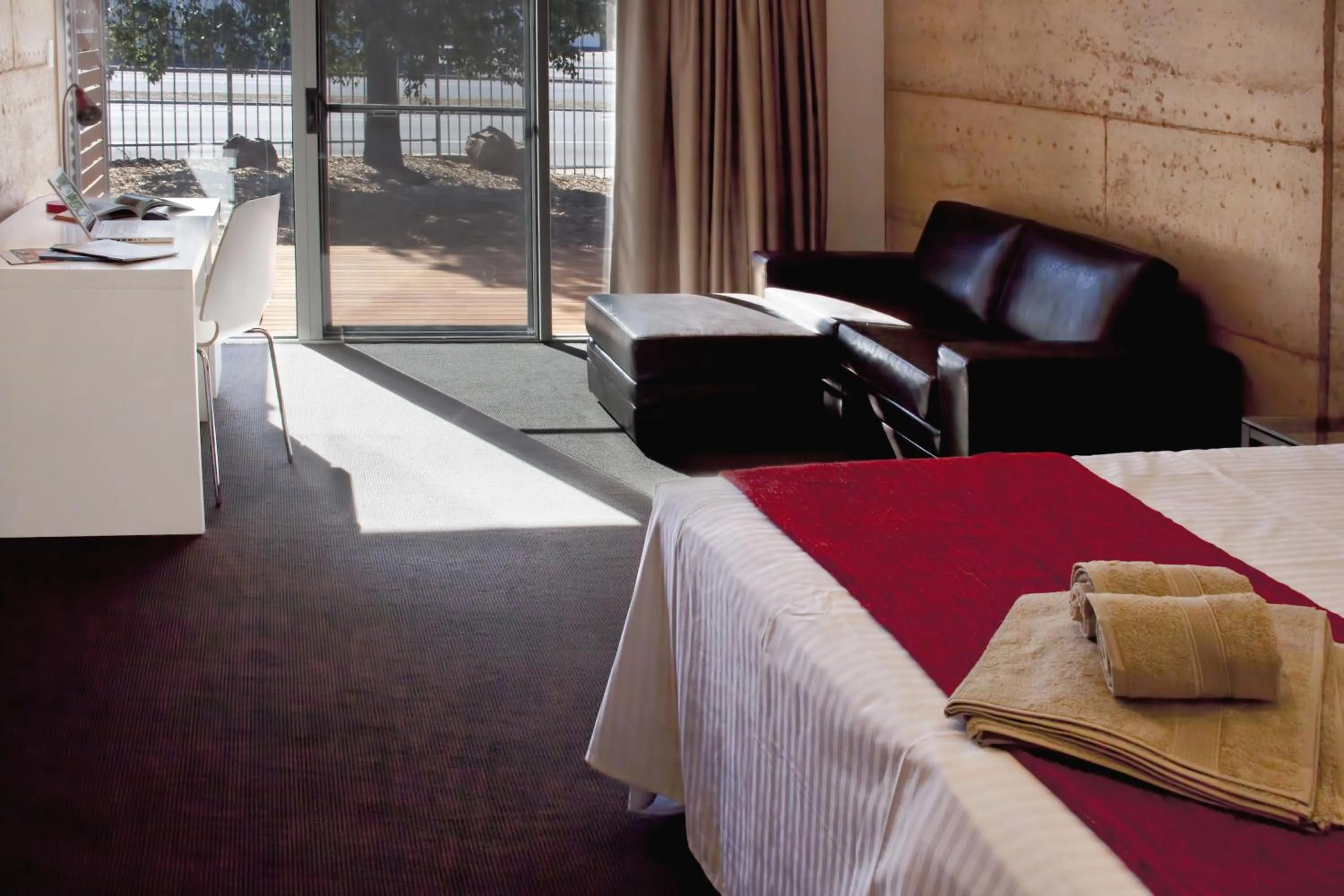 Bedroom, Bed in Crossroads Ecomotel