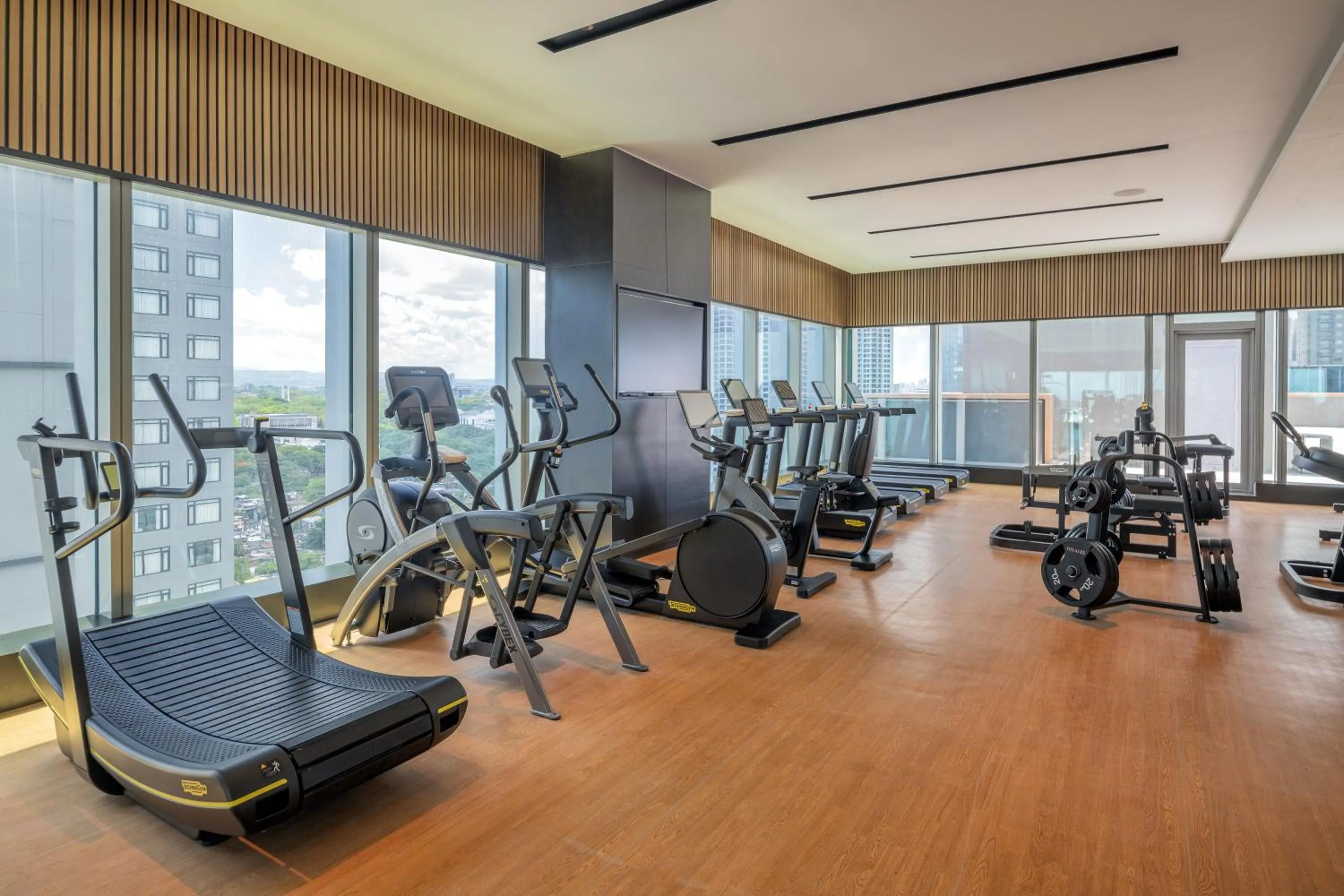 Fitness centre/facilities in Solaire Resort North