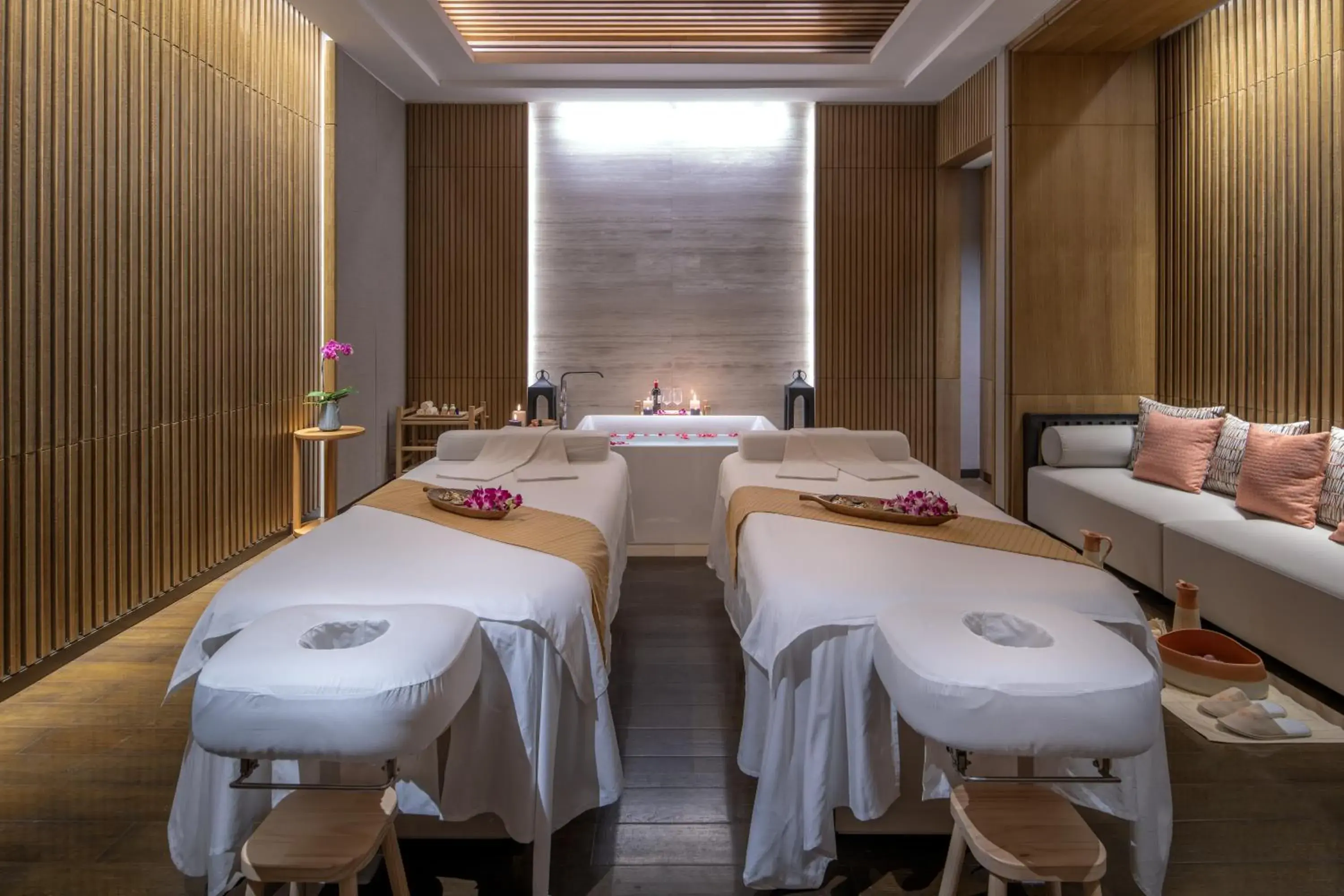 Spa and wellness centre/facilities, Bed in Solaire Resort North Spa and wellness centre/facilities, Bed in Solaire Resort North