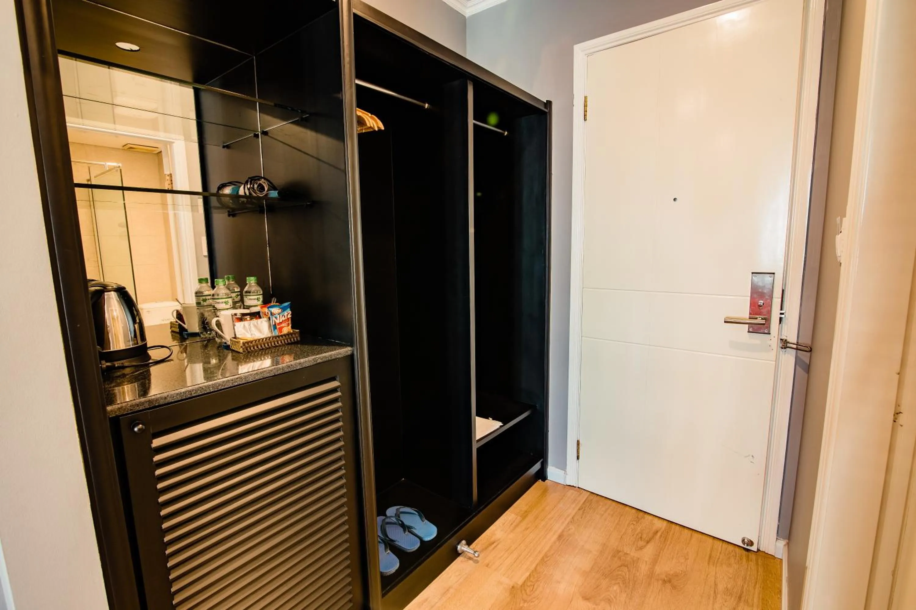 Photo of the whole room in KaKa Hotel Han River