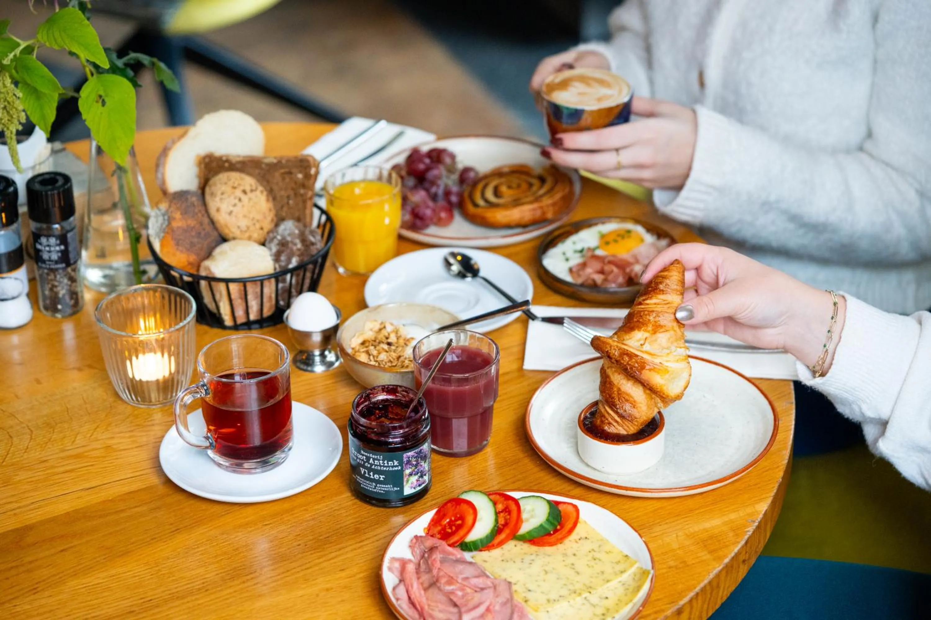 Food and drinks in Hotel Villa Ruimzicht